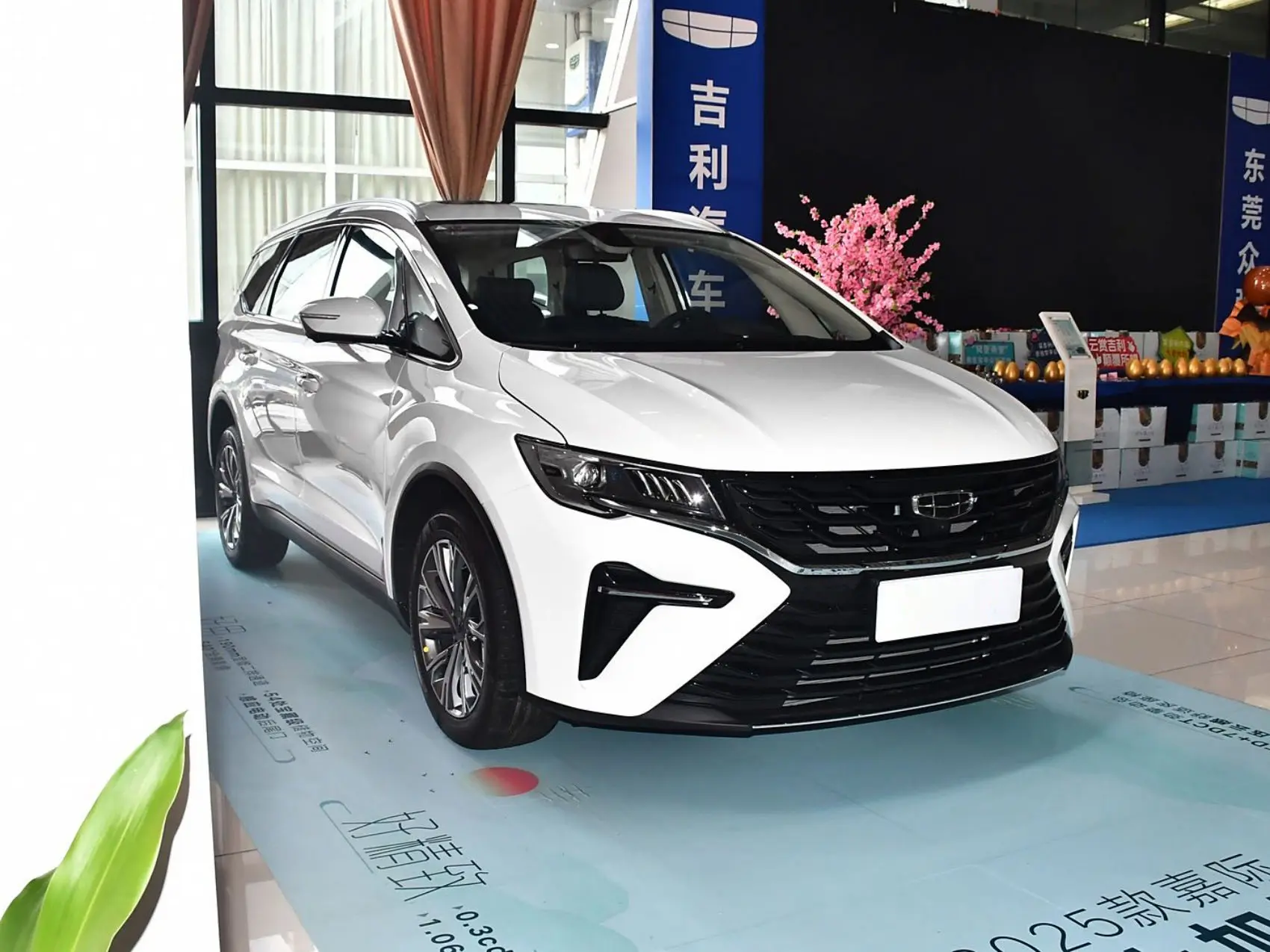 2025 New Cars Geely Jiaji L 1.5TD DCT Gasoline Vehicle MPV Cruise control Automatic air-conditioning