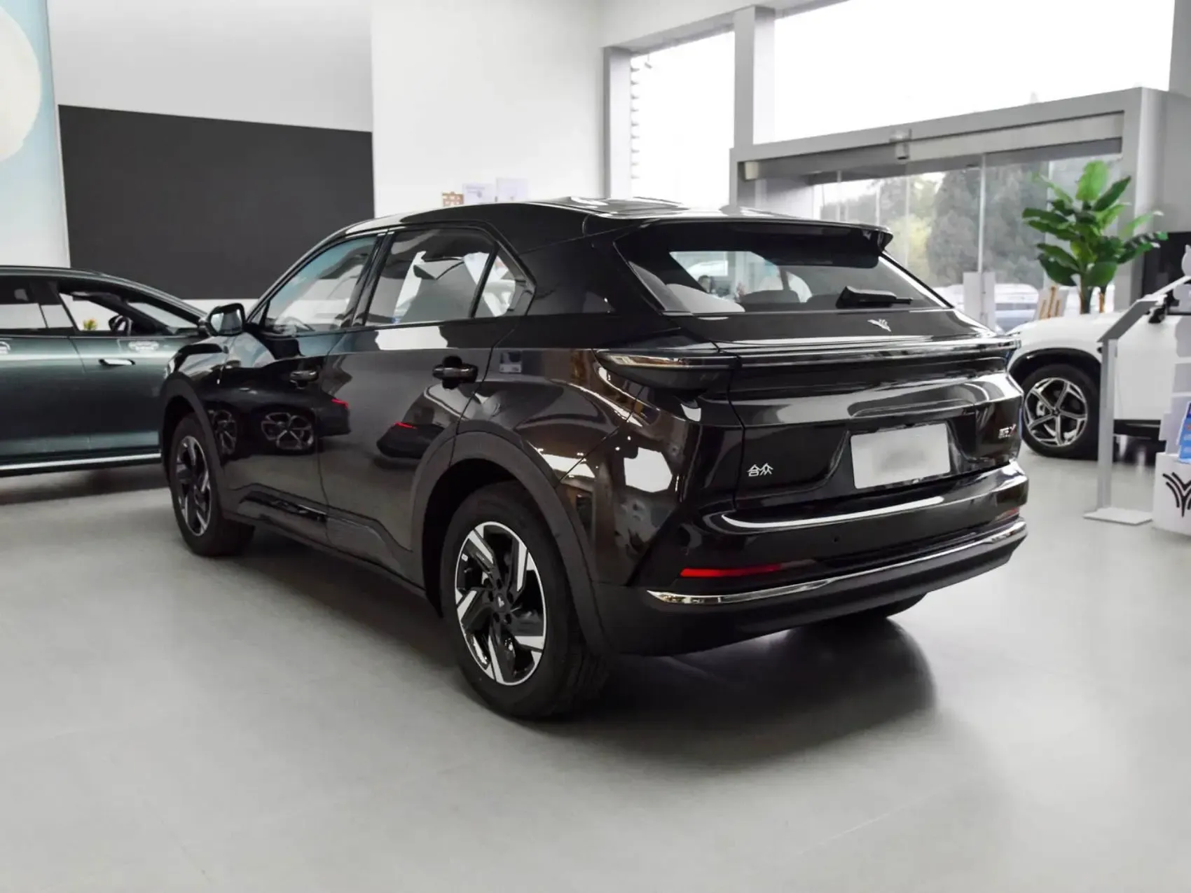 2025 Nezha X 500 Used Electric Car 5-door 5-seat SUV 360-degree Panoramic View Ev Car