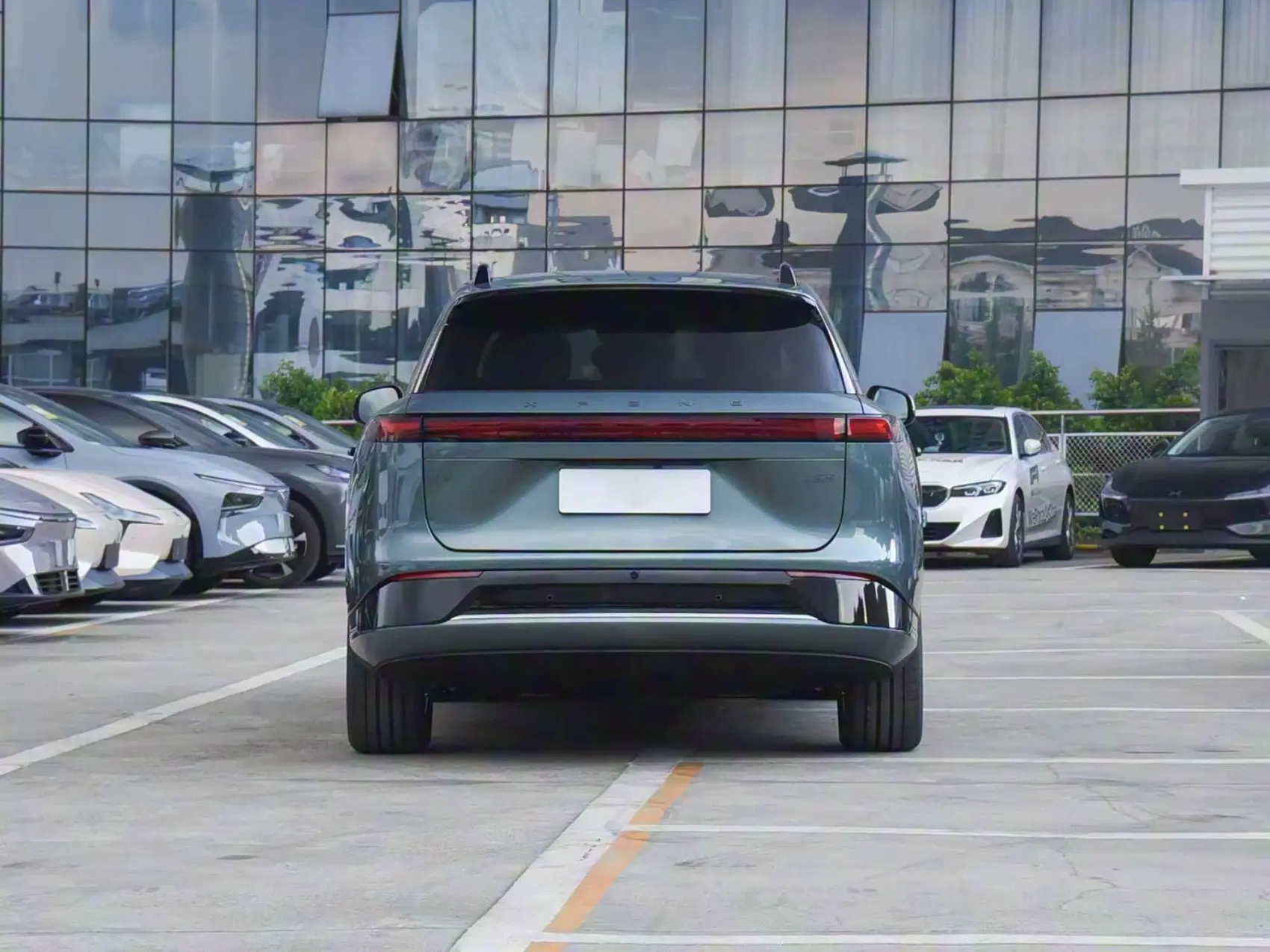 2025 625 680 725 km Long Range Xpeng G9 New Cars 2024 570 km Used Car Pure Electric SUV