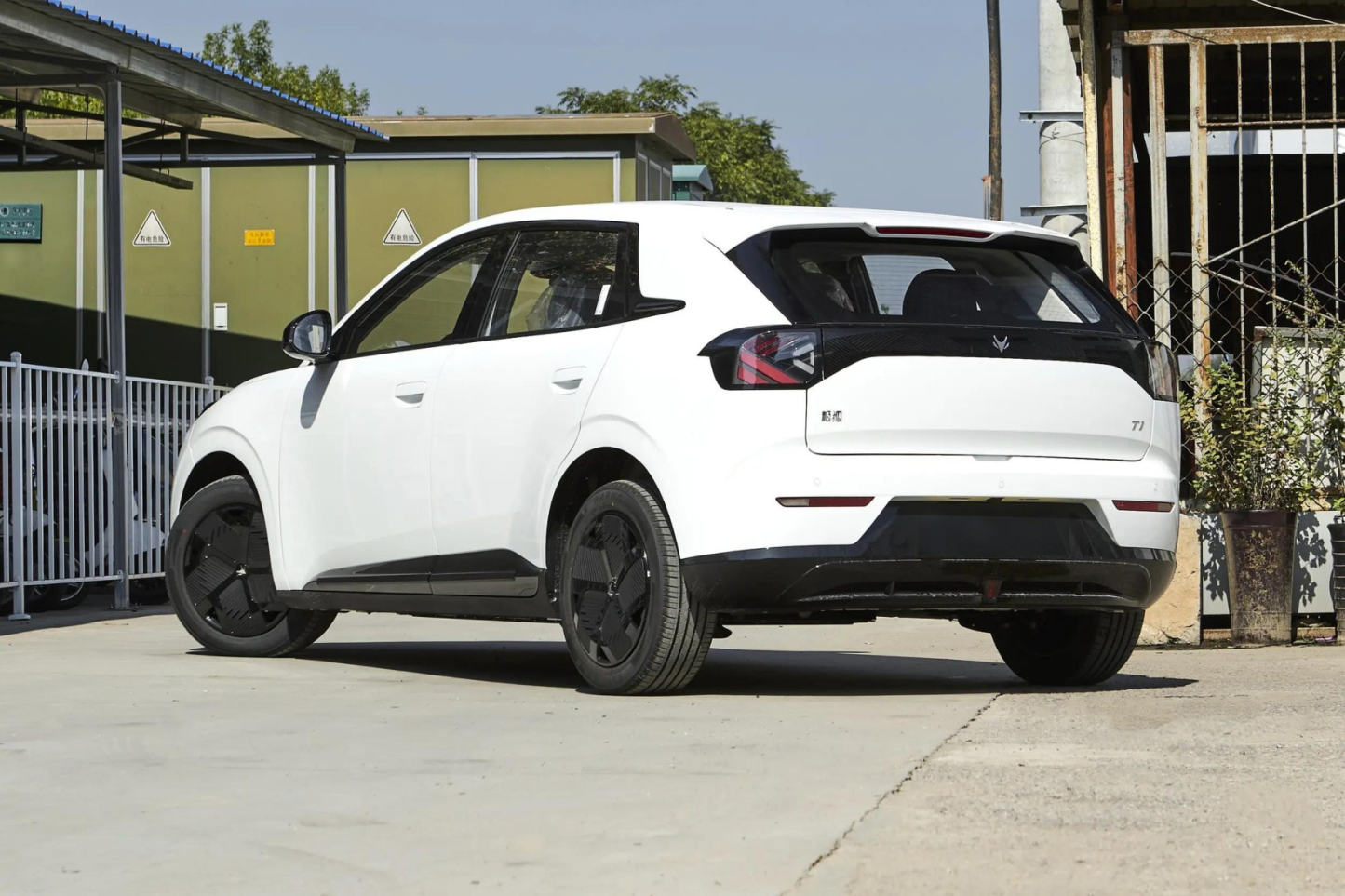2025 ARCFOX T1 320 425 km Pure Electric Car New Energy Vehicles