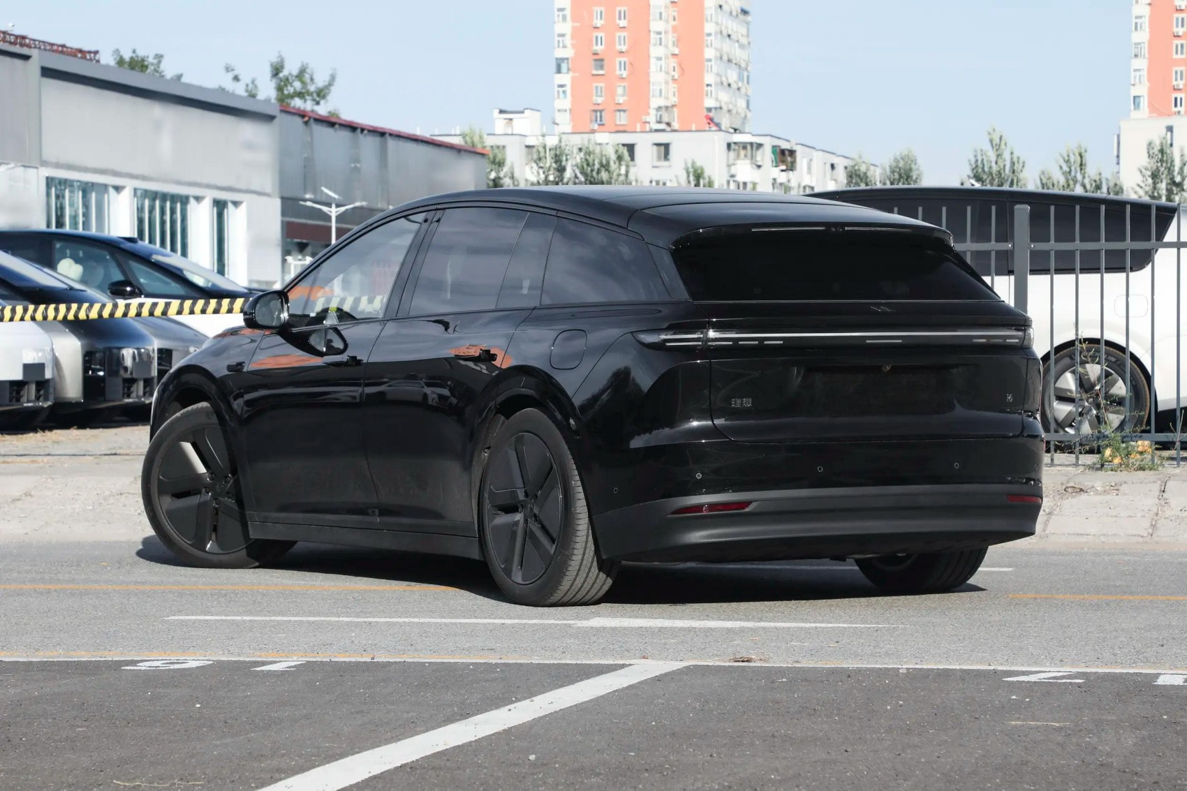 Li Auto I6 2025 New Energy Electric Vehicle SUV with 5 Doors 5 Seats New Car