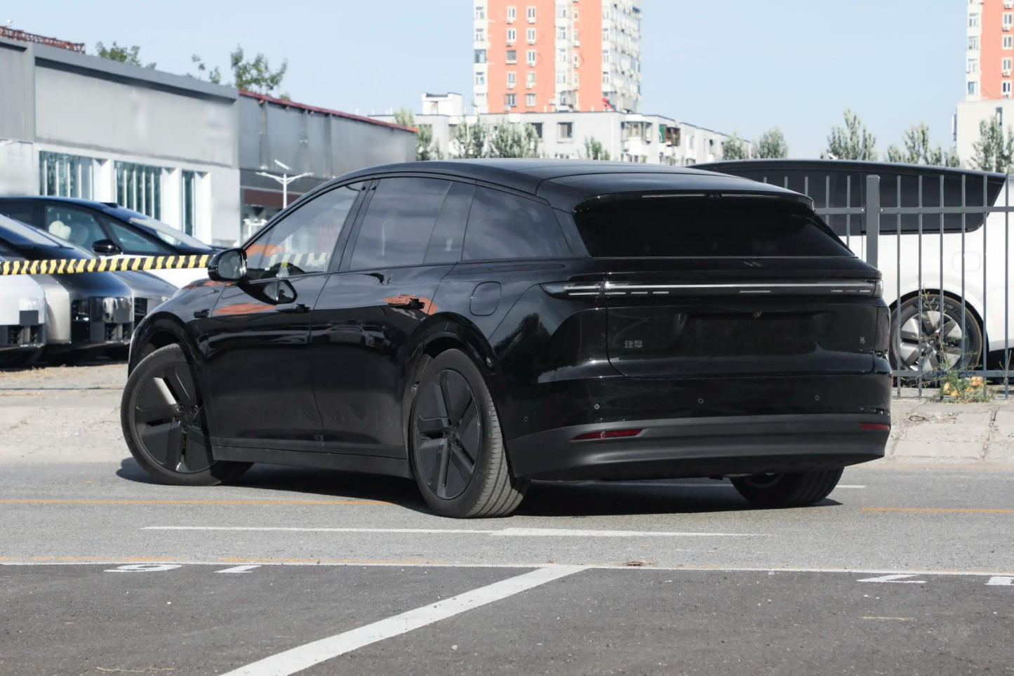 Li Auto I6 2025 New Energy Electric Vehicle SUV with 5 Doors 5 Seats New Car