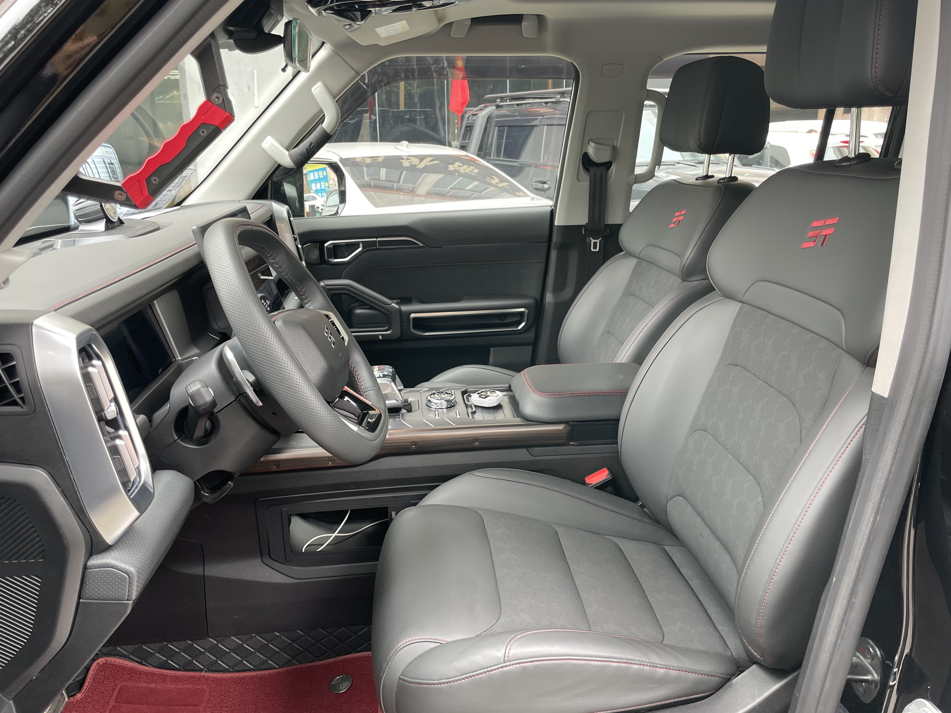 Used 2023 Jetour Traveller 2.0T 4WD Cross PRO (Premium trim) in Black with 8,551 km on the odometer