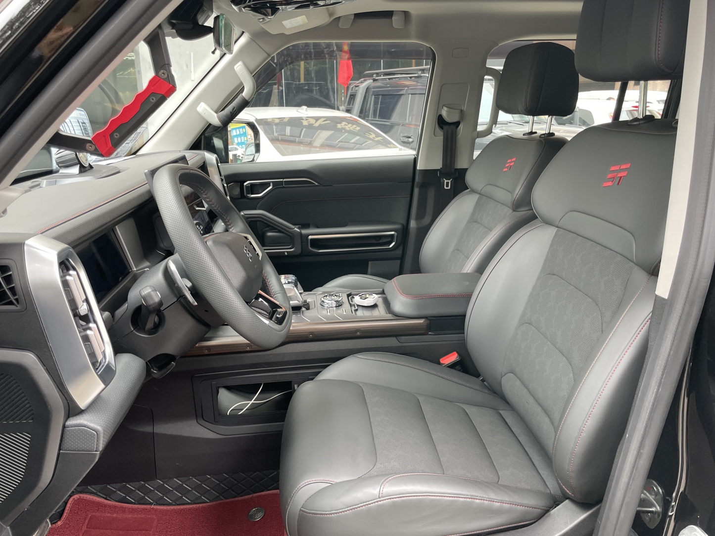 Used 2023 Jetour Traveller 2.0T 4WD Cross PRO (Premium trim) in Black with 8,551 km on the odometer