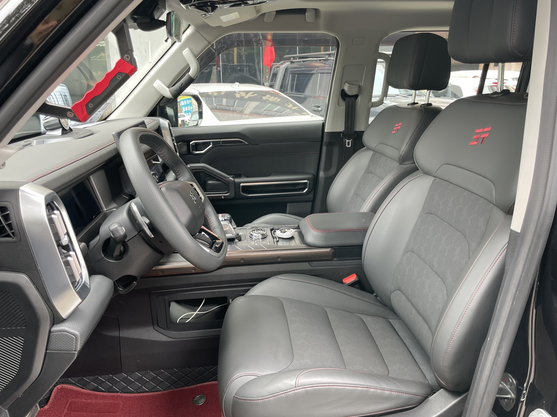 Used 2023 Jetour Traveller 2.0T 4WD Cross PRO (Premium trim) in Black with 8,551 km on the odometer