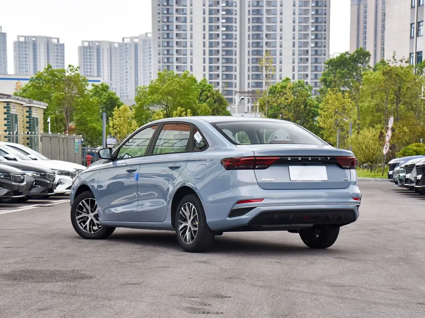 2023 2024 2025 Geely Emgrand DHT 1.5L 1.8L New Car Gasoline Vehicles Used Methanol Hybrid Autos