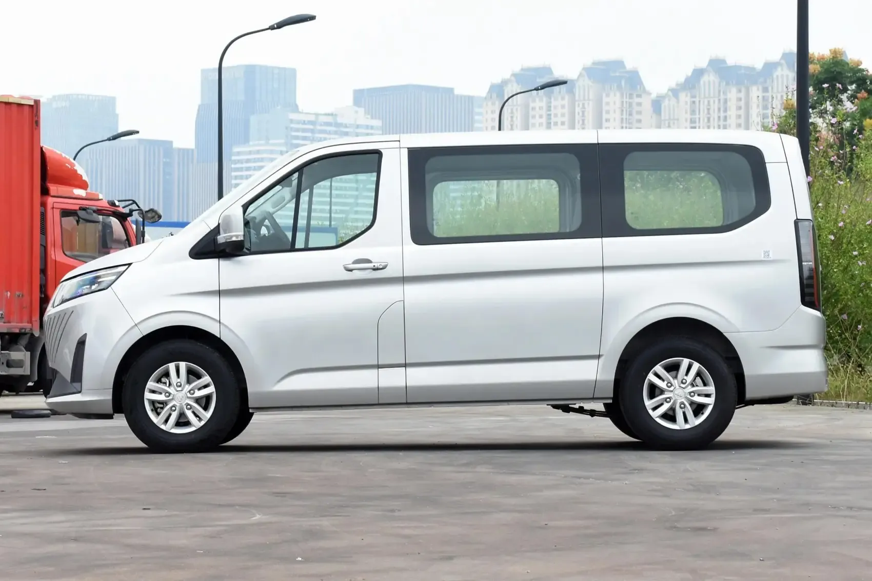 2024 Foton Toano X6 2.0T Manual Passenger Car Mini Bus 5/6/7/9 Seats Van Diesel Chinese Brand
