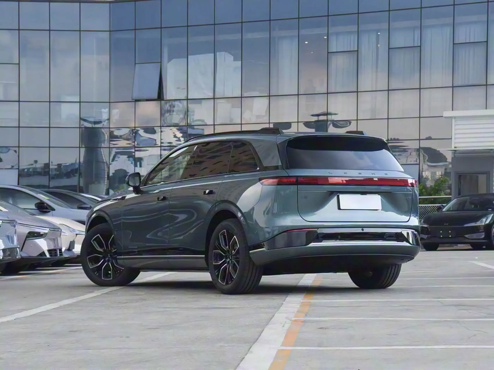 2025 625 680 725 km Long Range Xpeng G9 New Cars 2024 570 km Used Car Pure Electric SUV