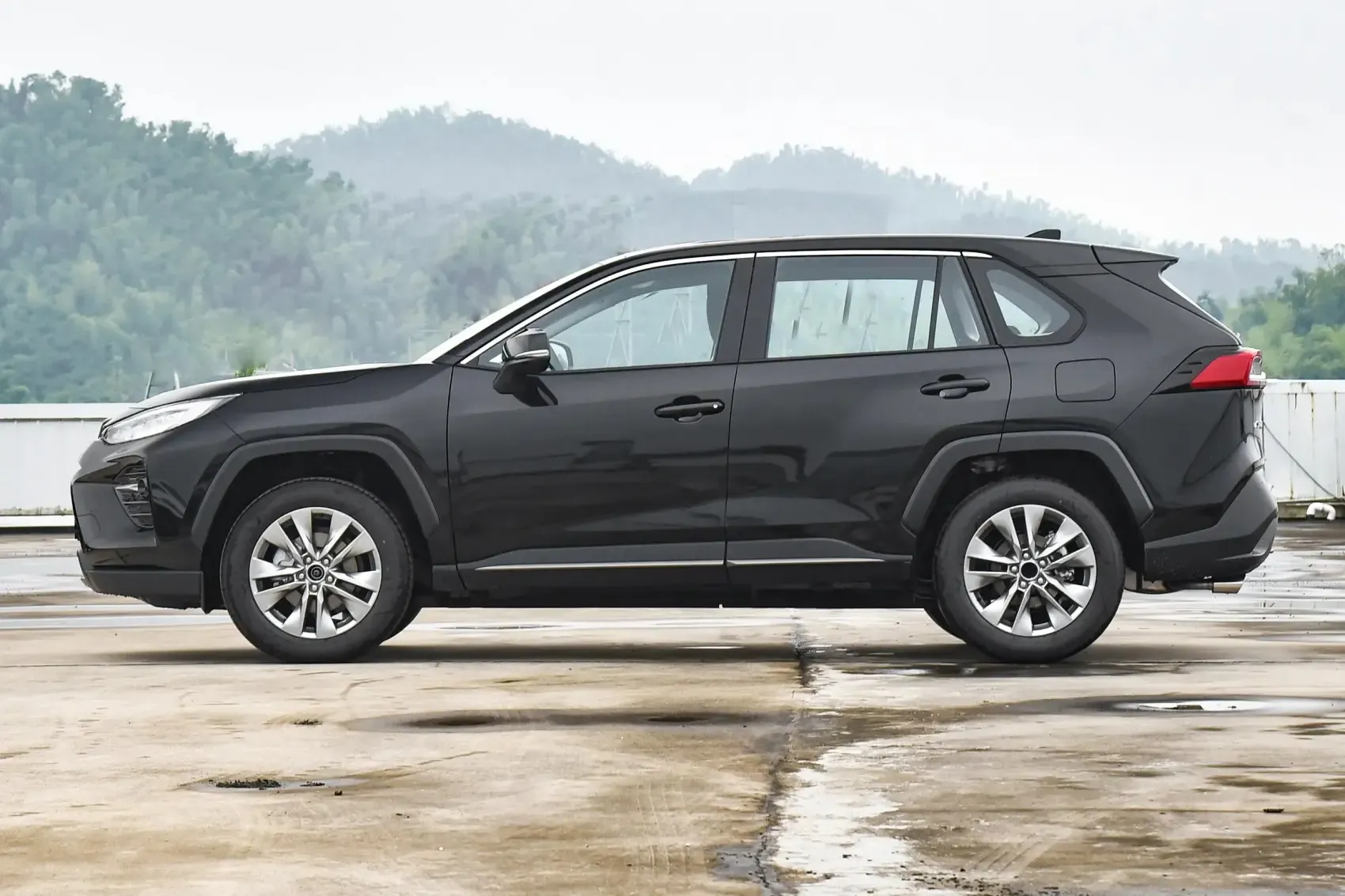 2023 2024 Toyota Wildlander 2.0L 2.5L New Cars 23 Used Vehicle Gasoline and Hybrid Car in Stock