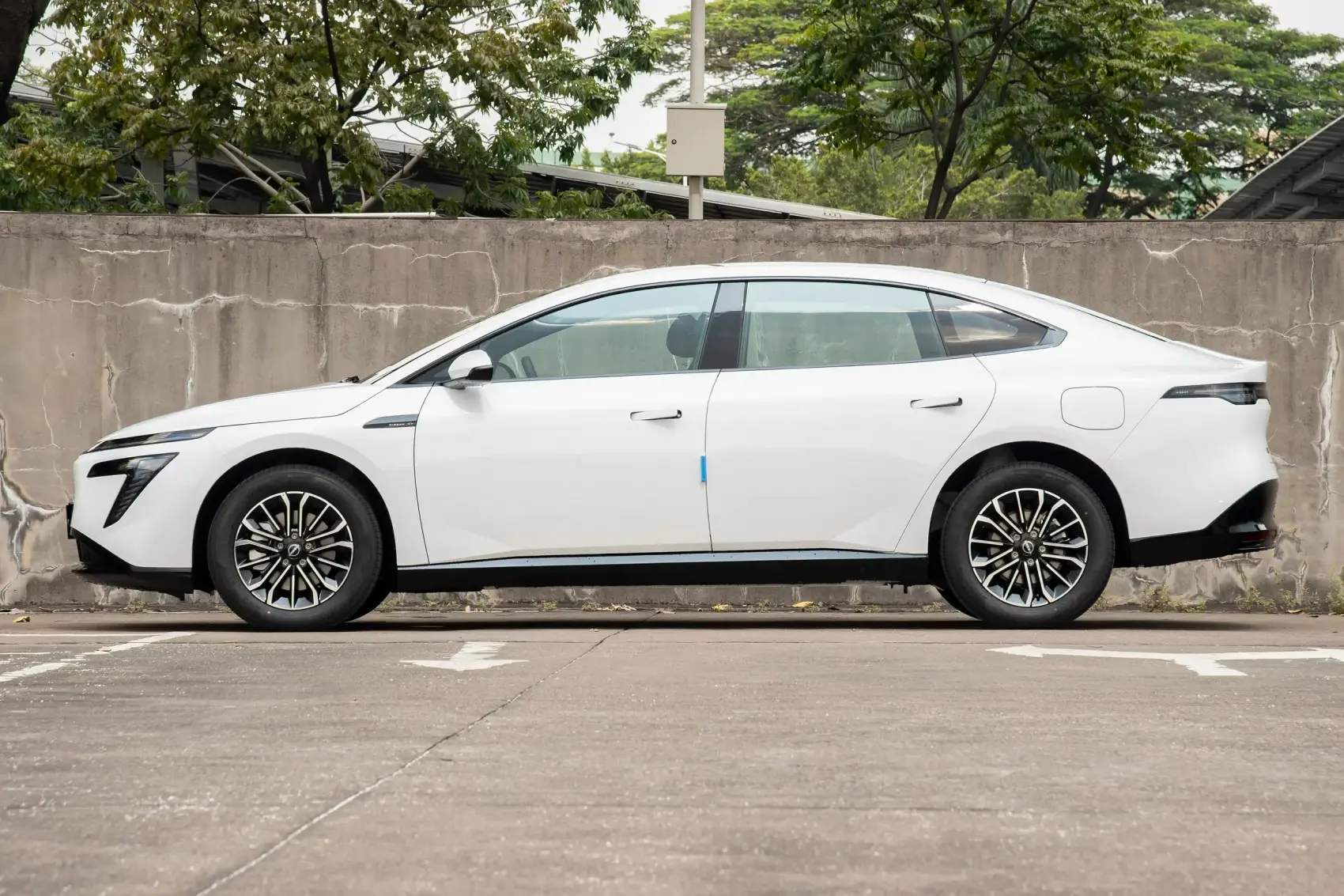 2025 Nissan N7 New Cars Electric Vehicle-501-600 km Range 200-250kW Motor 50-70kWh Battery