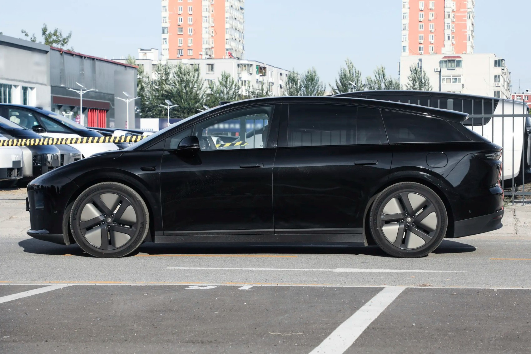 Li Auto I6 2025 New Energy Electric Vehicle SUV with 5 Doors 5 Seats New Car