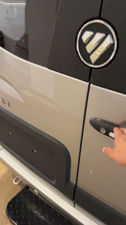 2024 Foton Toano X6 2.0T Manual Passenger Car Mini Bus 5/6/7/9 Seats Van Diesel Chinese Brand