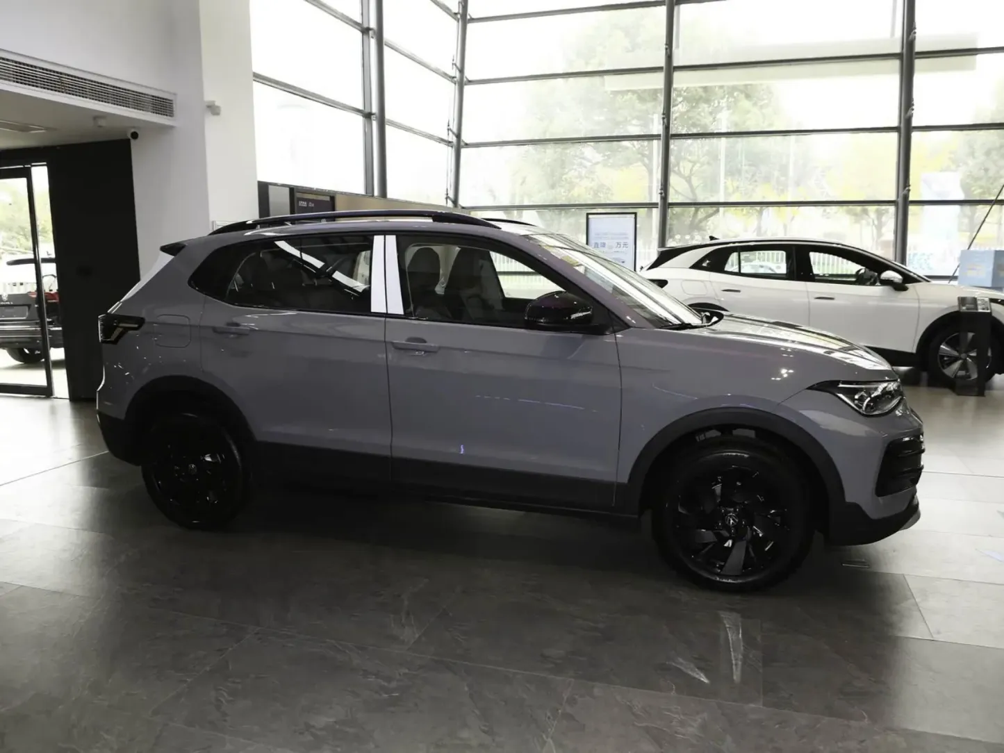 2025 New Cars Tharu 300TSI Sharp Edition 5-Door 5-Seater SUV with 7-Speed Dry Dual Clutch Vehicle