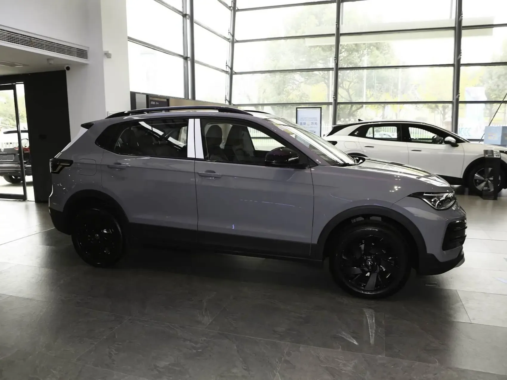 2025 New Cars Tharu 300TSI Sharp Edition 5-Door 5-Seater SUV with 7-Speed Dry Dual Clutch Vehicle