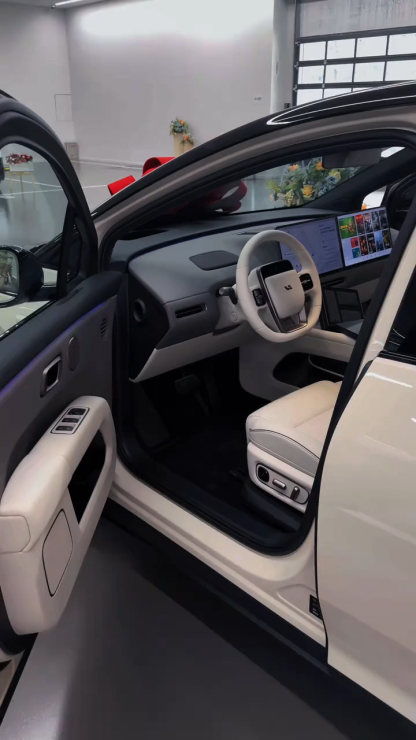 Li Auto I6 2025 New Energy Electric Vehicle SUV with 5 Doors 5 Seats New Car