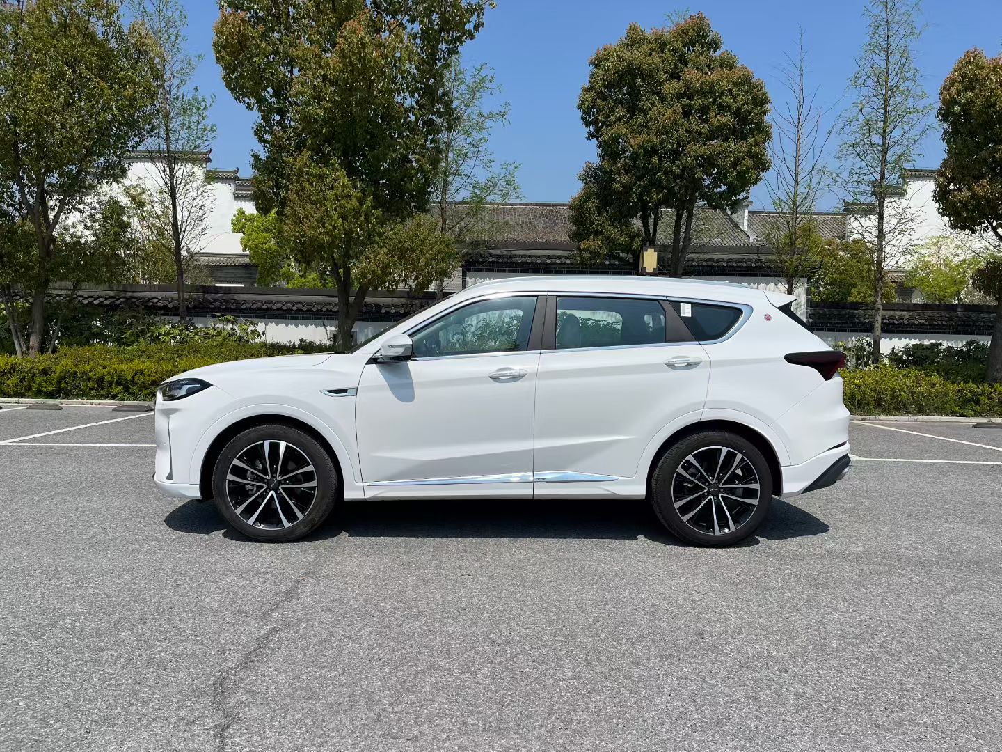 Premium used 2022 Jetour X70 Plus, White exterior / Black interior, 35,000 km