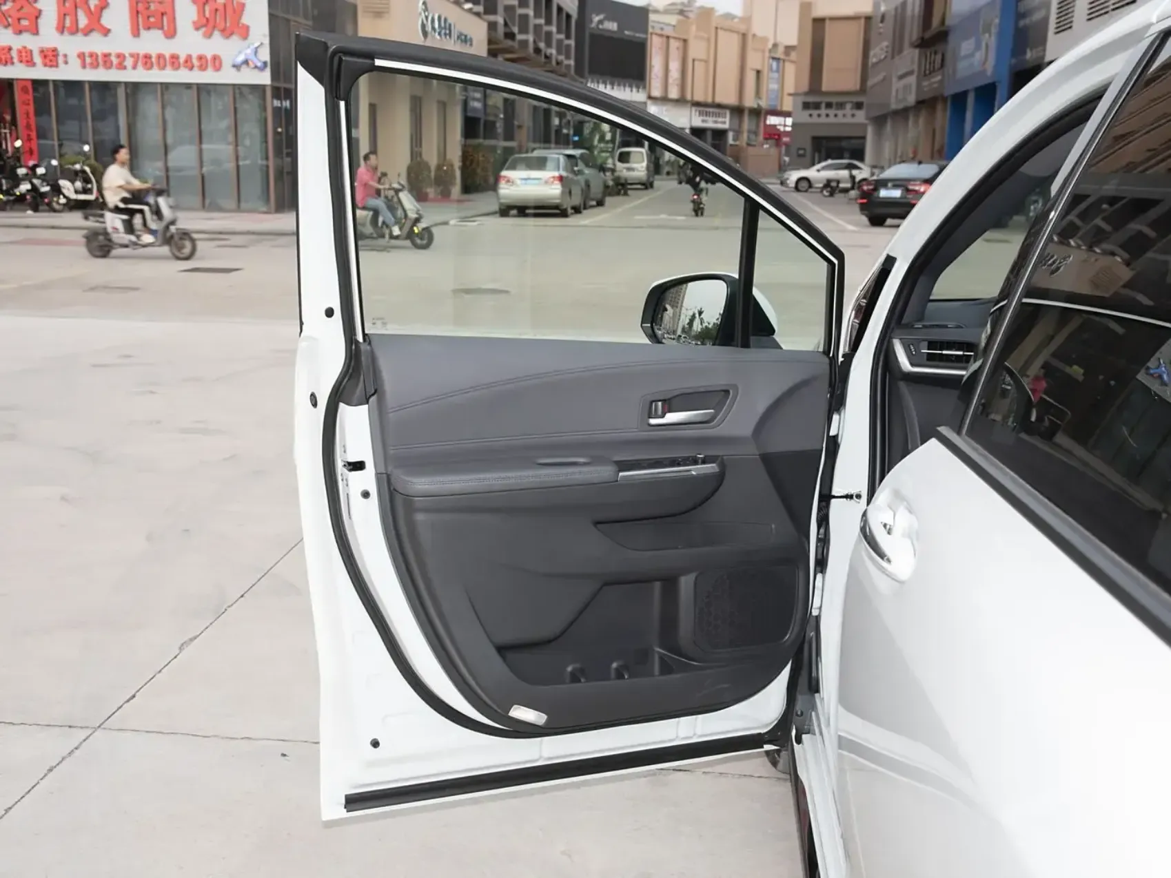 2024 Toyotaa Sienna MPV AWD Hybrid 2.5L 189PS L4 New Car