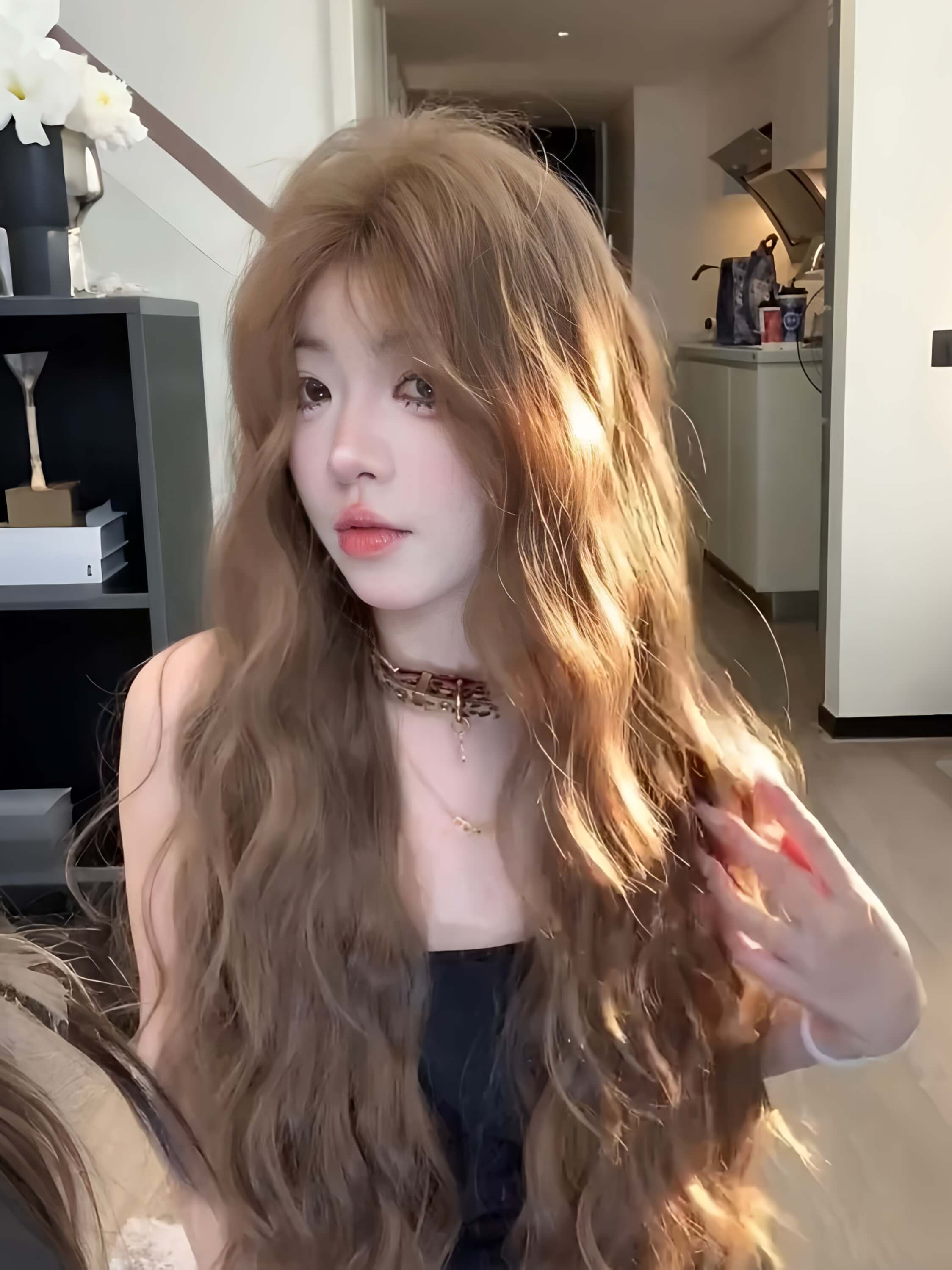 Dream Curls 💫 Long Wavy Wig – Youthful & Sweet Style, Full Cap Design, Natural Volume, 60–70cm