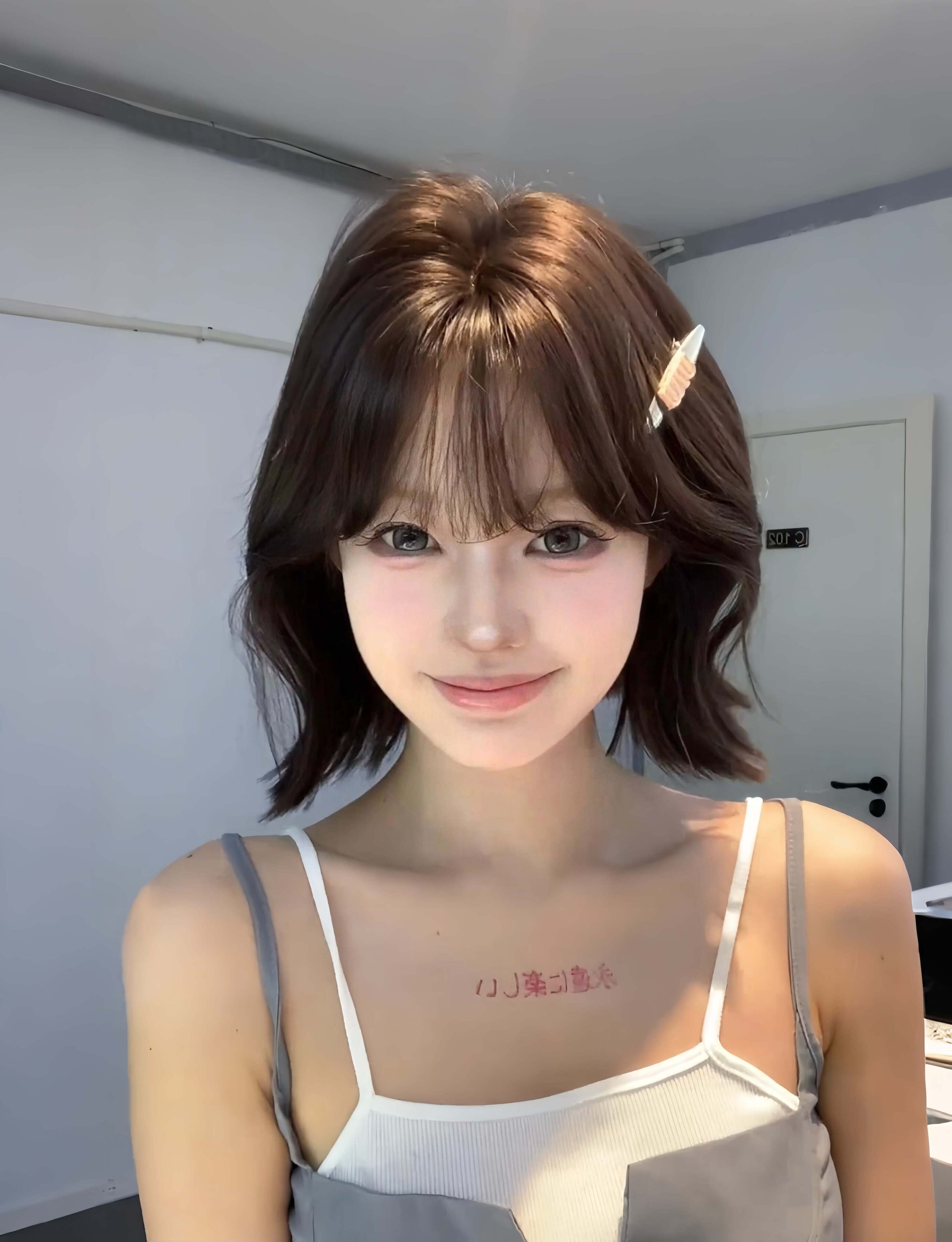 First Love💗Middle-Part Wavy Short Wig – Face-Framing Design, Natural & Breathable, Full Cap, 30–35cm