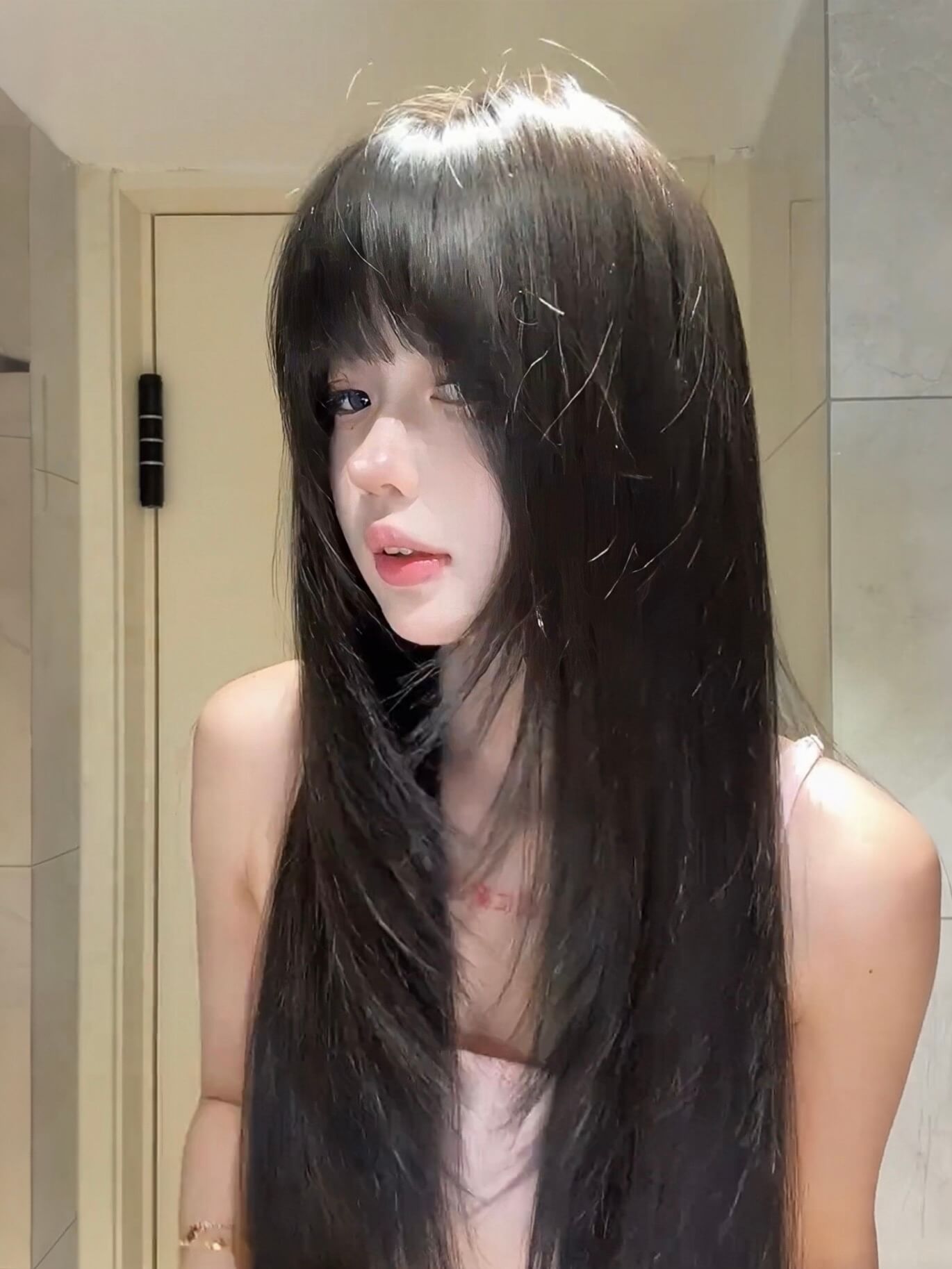 Moonlight🌙Long Straight Wig with Bangs – Refined Sideburns, Breathable & Natural, No Wig Cap Needed, 65–75cm