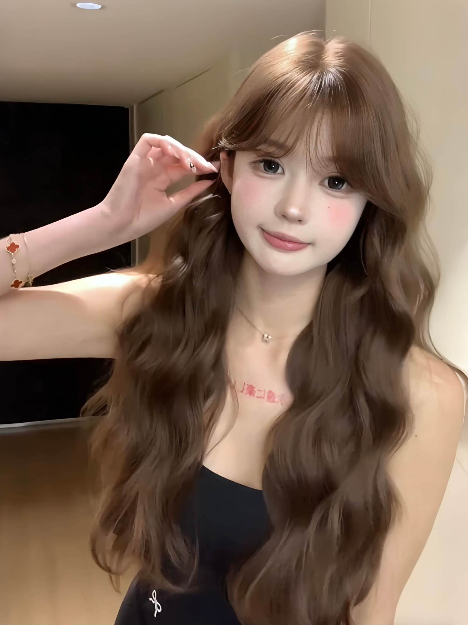 Dream Curls 💫 Long Wavy Wig – Youthful & Sweet Style, Full Cap Design, Natural Volume, 60–70cm