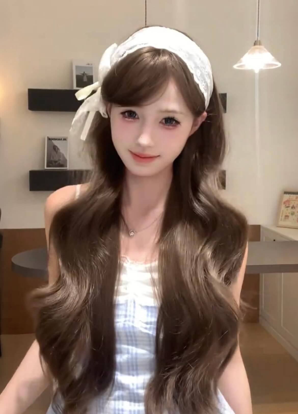 Mocha Waves 🤎 Long Wavy Wig – Light Brown Middle-Part, Face-Framing Curls, Breathable Full Cap, 65–75cm