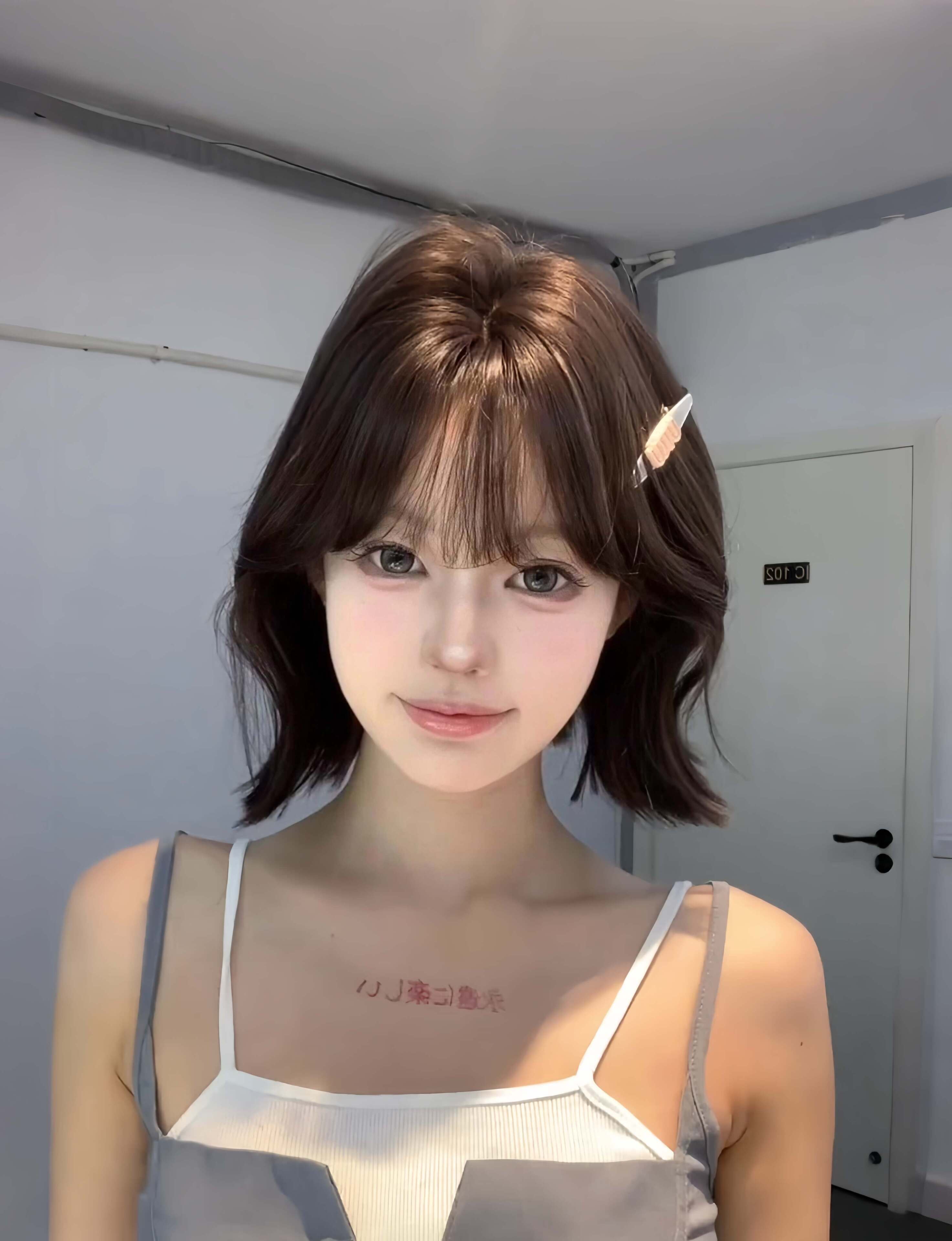 First Love💗Middle-Part Wavy Short Wig – Face-Framing Design, Natural & Breathable, Full Cap, 30–35cm