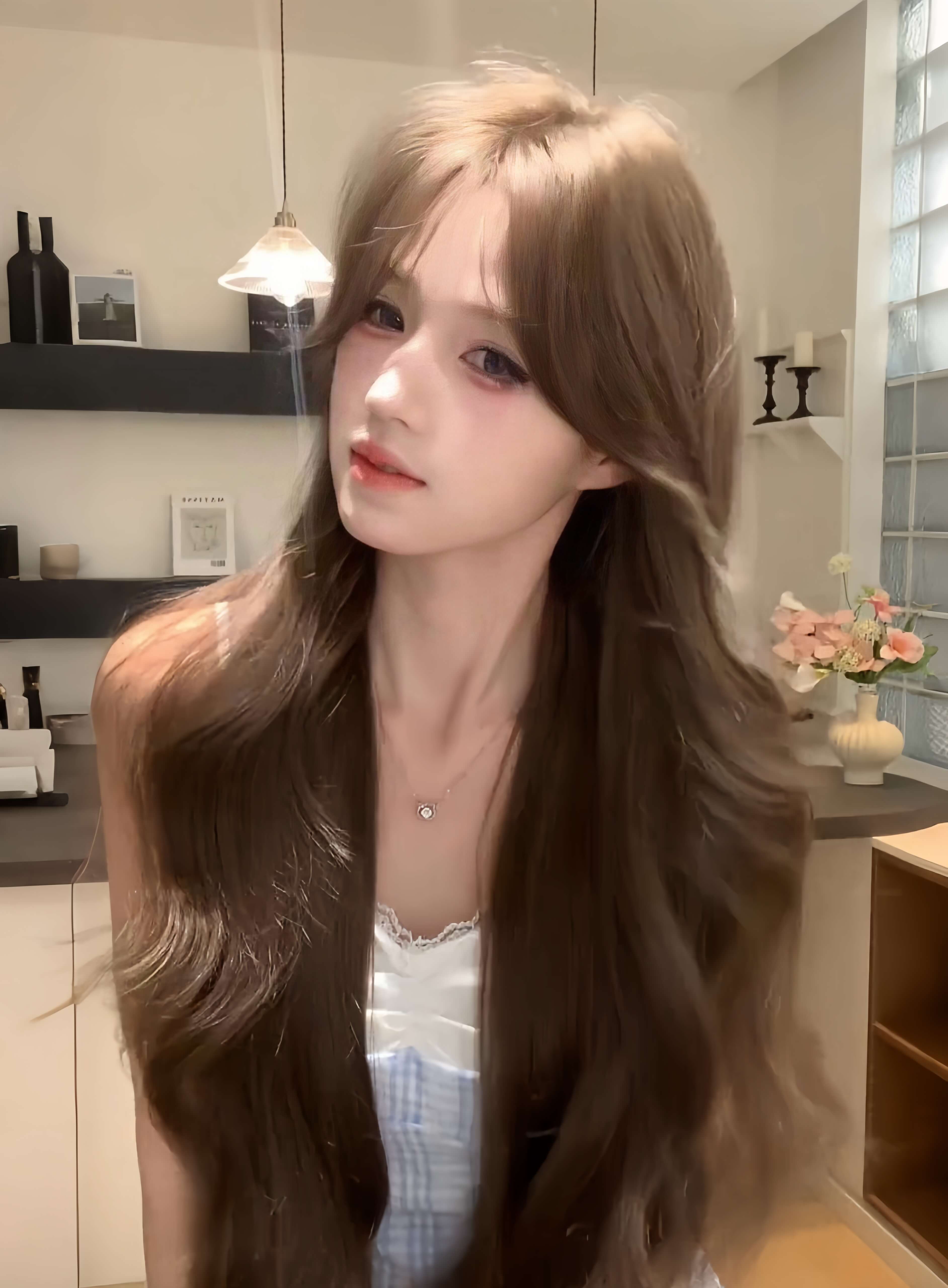 Mocha Waves 🤎 Long Wavy Wig – Light Brown Middle-Part, Face-Framing Curls, Breathable Full Cap, 65–75cm