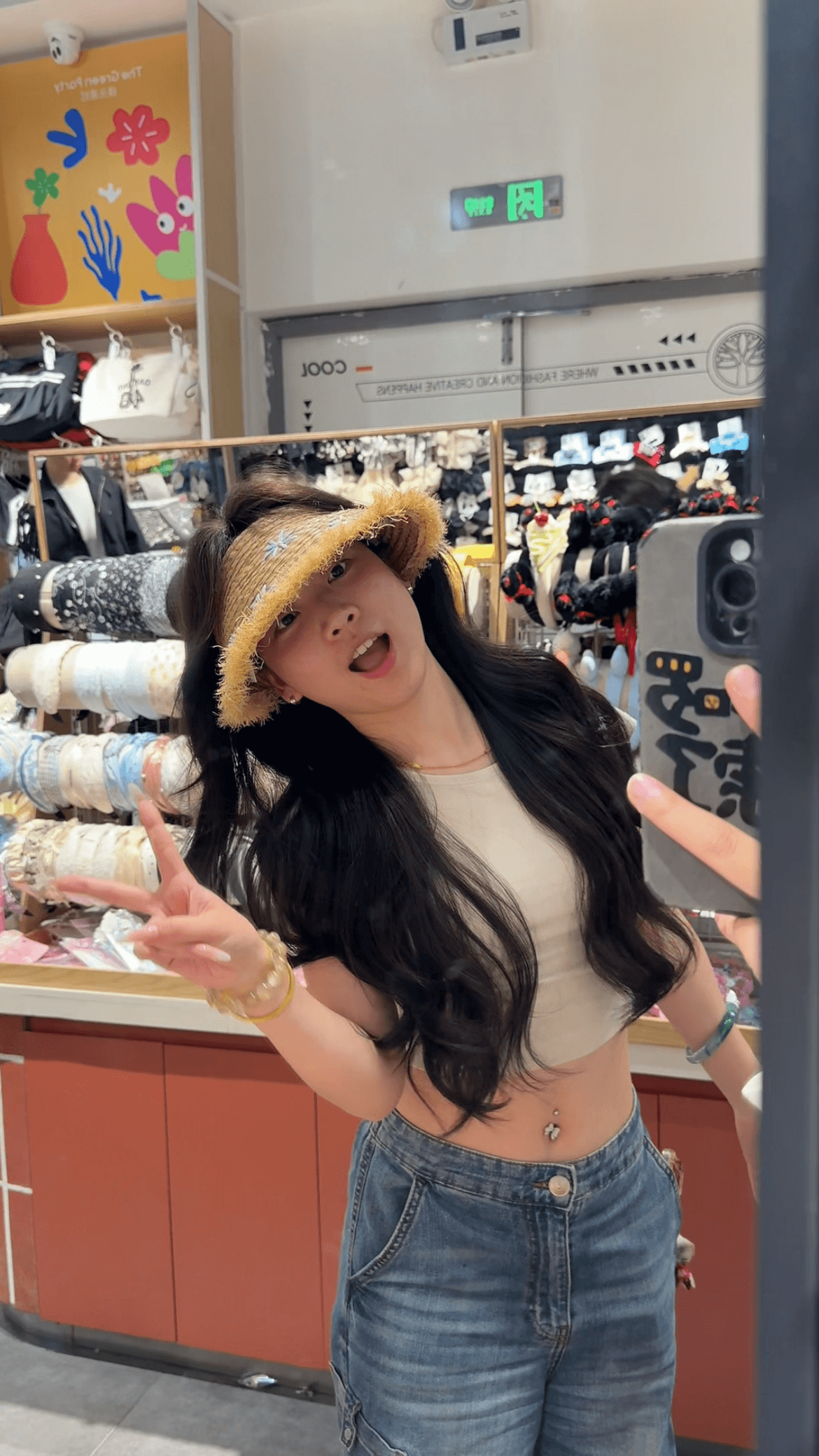 Heartbeat ❤ Middle-Part Long Curly Wig – Face-Framing Design, Natural & Breathable, Full Cap, 65–75cm