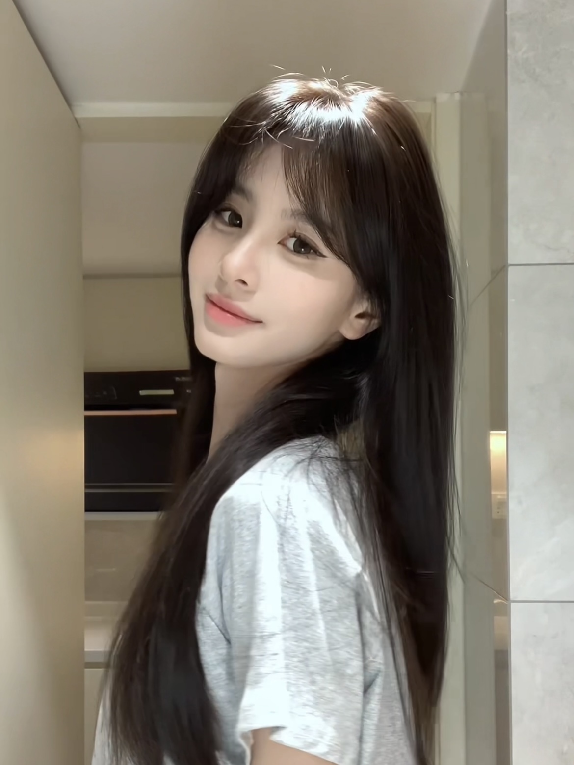 Morning Light 🌻 Middle-Part Straight Topper – Face-Framing Design, Natural Black, No-Wig-Cap Style, 65–75cm