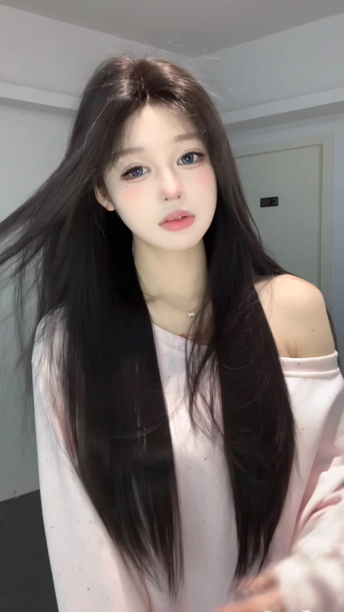 Lina ❤ Middle-Part Long Straight Wig – Natural Vibe Style, Caramel Brown / Natural Black, Full Cap, 65–75cm