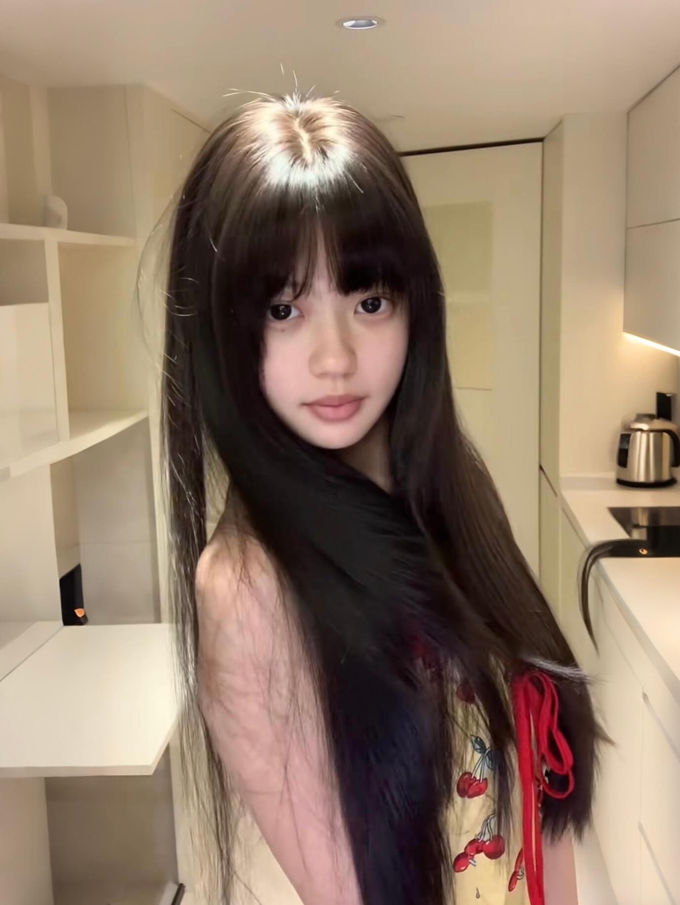 Moonlight🌙Long Straight Wig with Bangs – Refined Sideburns, Breathable & Natural, No Wig Cap Needed, 65–75cm