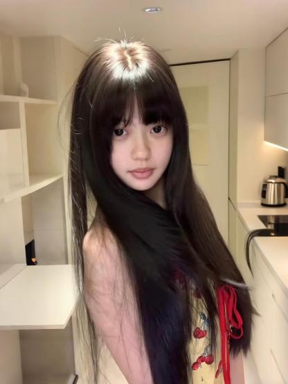 Moonlight🌙Long Straight Wig with Bangs – Refined Sideburns, Breathable & Natural, No Wig Cap Needed, 65–75cm