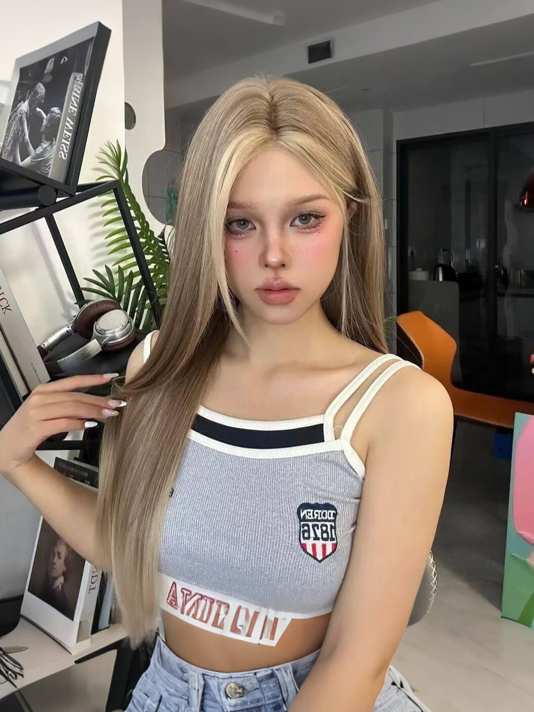 Starlight✨ Blonde Highlighted Long Wig – Middle Part, Wavy + Straight Styles, Face-Framing Layers, Natural & Breathable, Full Cap, 65–75cm