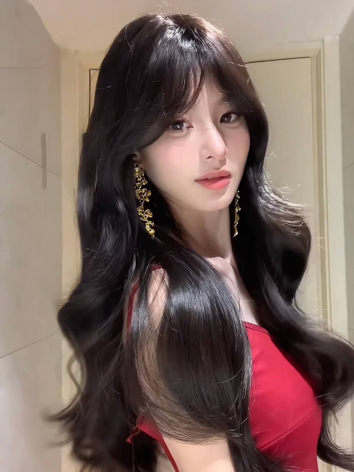 Heartbeat ❤ Middle-Part Long Curly Wig – Face-Framing Design, Natural & Breathable, Full Cap, 65–75cm