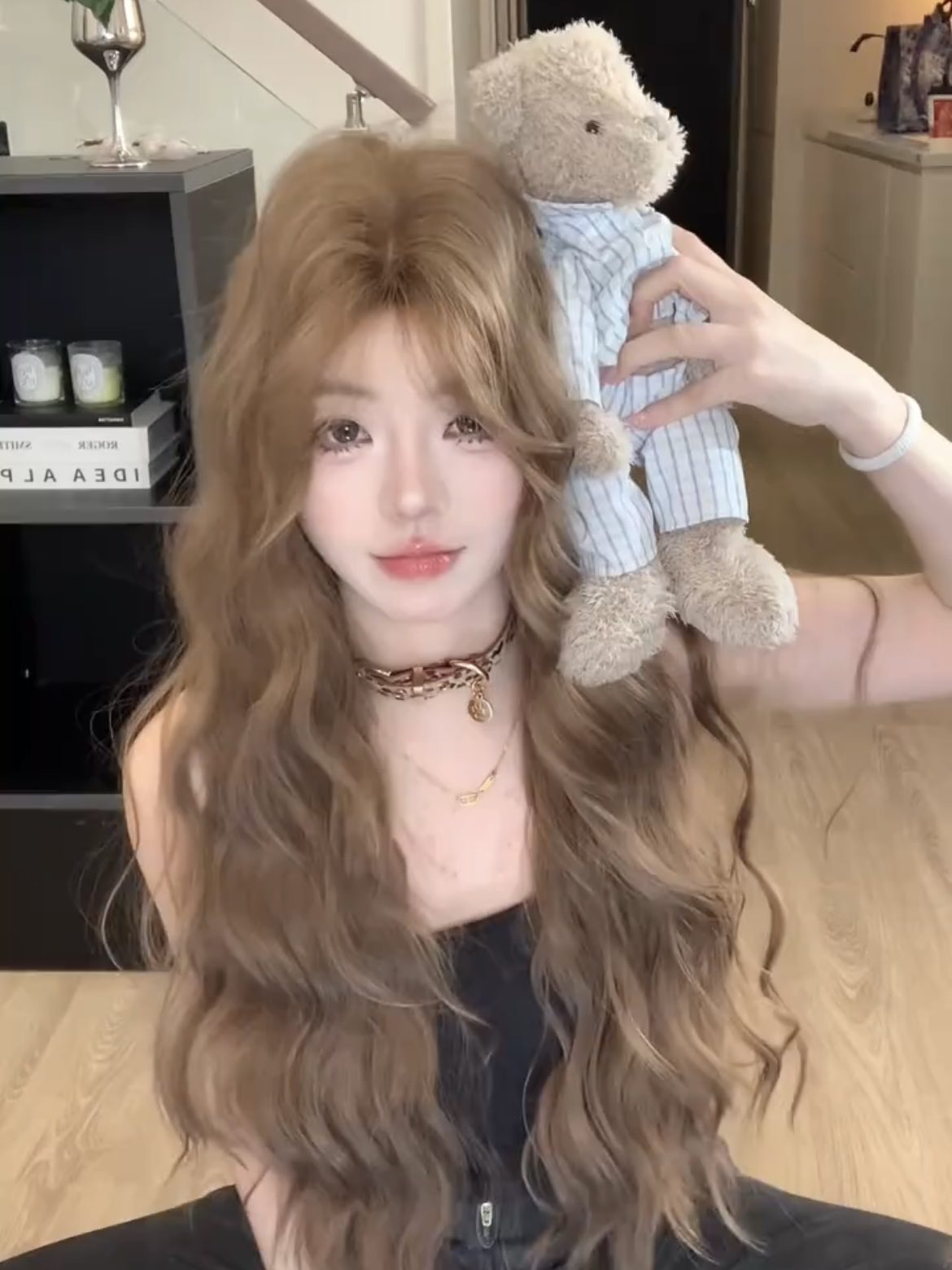 Heartbeat ❤ Middle-Part Long Curly Wig – Face-Framing Design, Natural & Breathable, Full Cap, 65–75cm