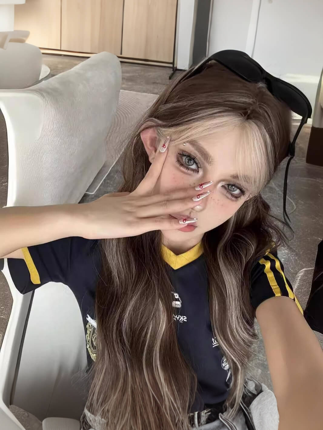 Starlight✨ Blonde Highlighted Long Wig – Middle Part, Wavy + Straight Styles, Face-Framing Layers, Natural & Breathable, Full Cap, 65–75cm