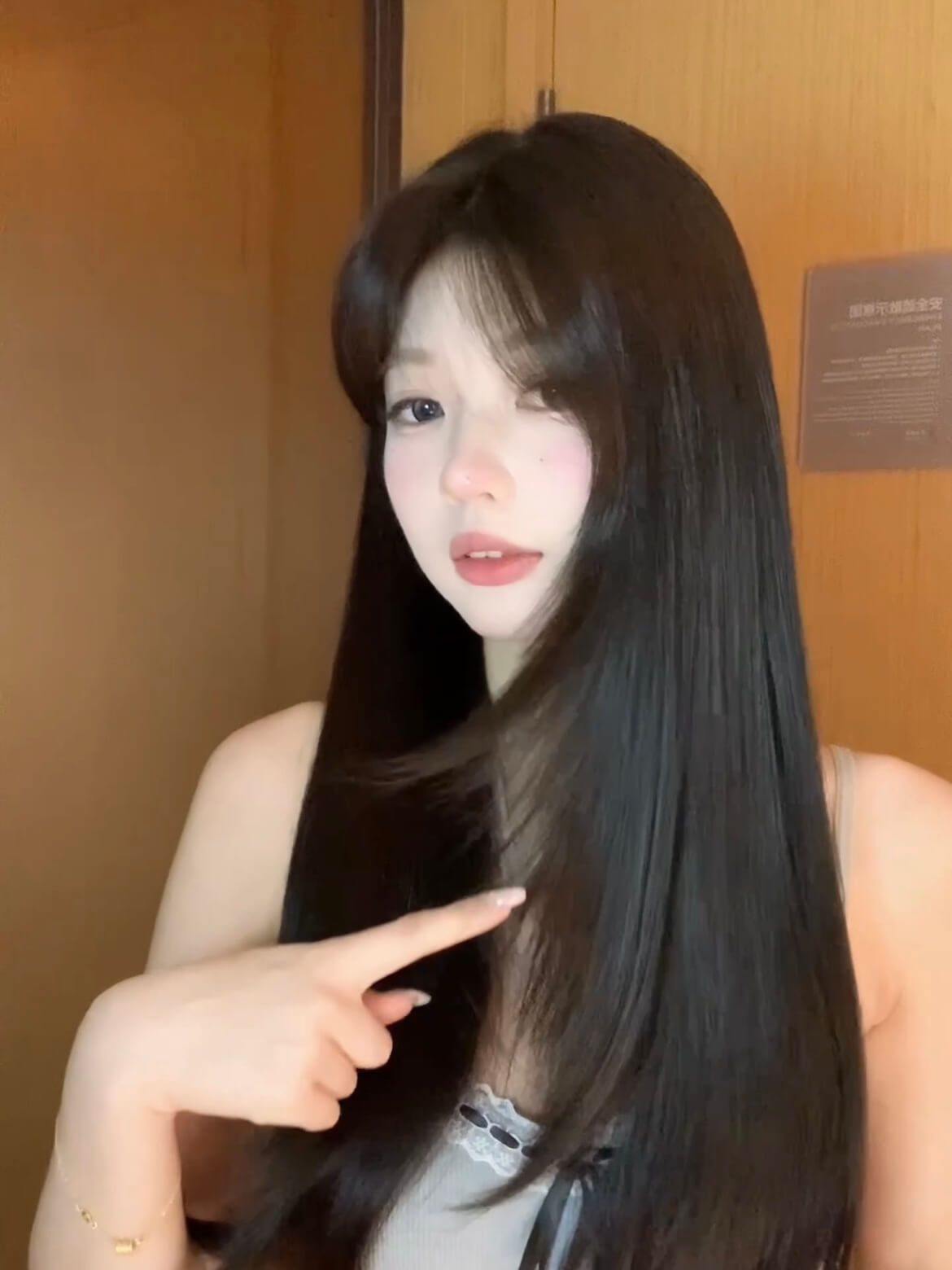 Whisper Layered Long Straight Wig – Refined Sideburns, Natural & Breathable, Full Cap, 60–70cm