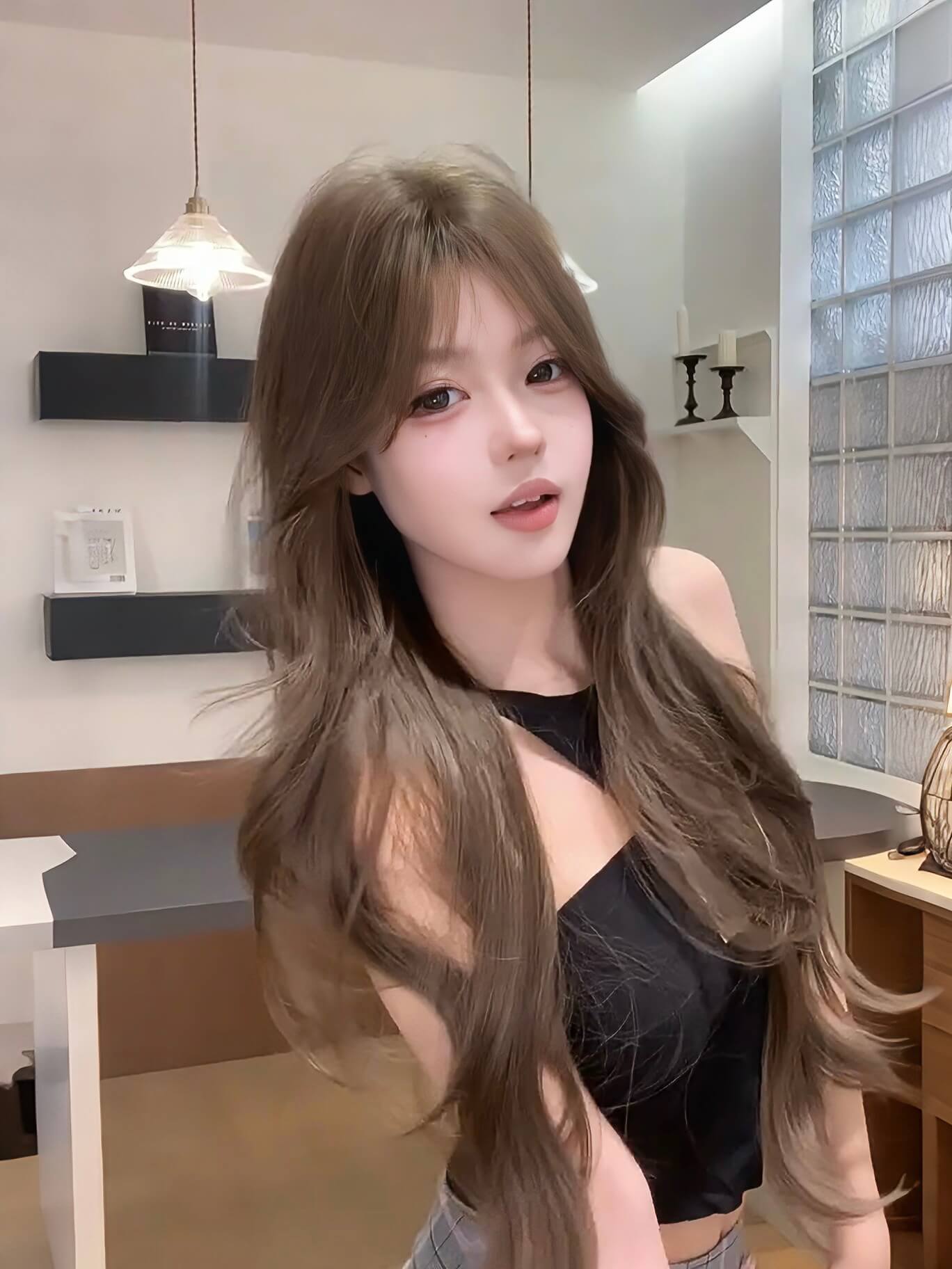 Mocha Waves 🤎 Long Wavy Wig – Light Brown Middle-Part, Face-Framing Curls, Breathable Full Cap, 65–75cm