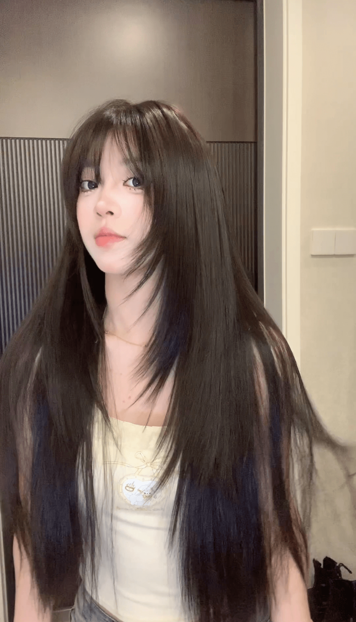 Whisper Layered Long Straight Wig – Refined Sideburns, Natural & Breathable, Full Cap, 60–70cm