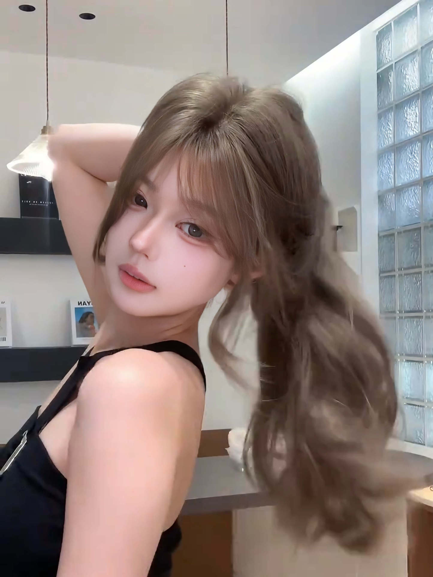 Mocha Waves 🤎 Long Wavy Wig – Light Brown Middle-Part, Face-Framing Curls, Breathable Full Cap, 65–75cm