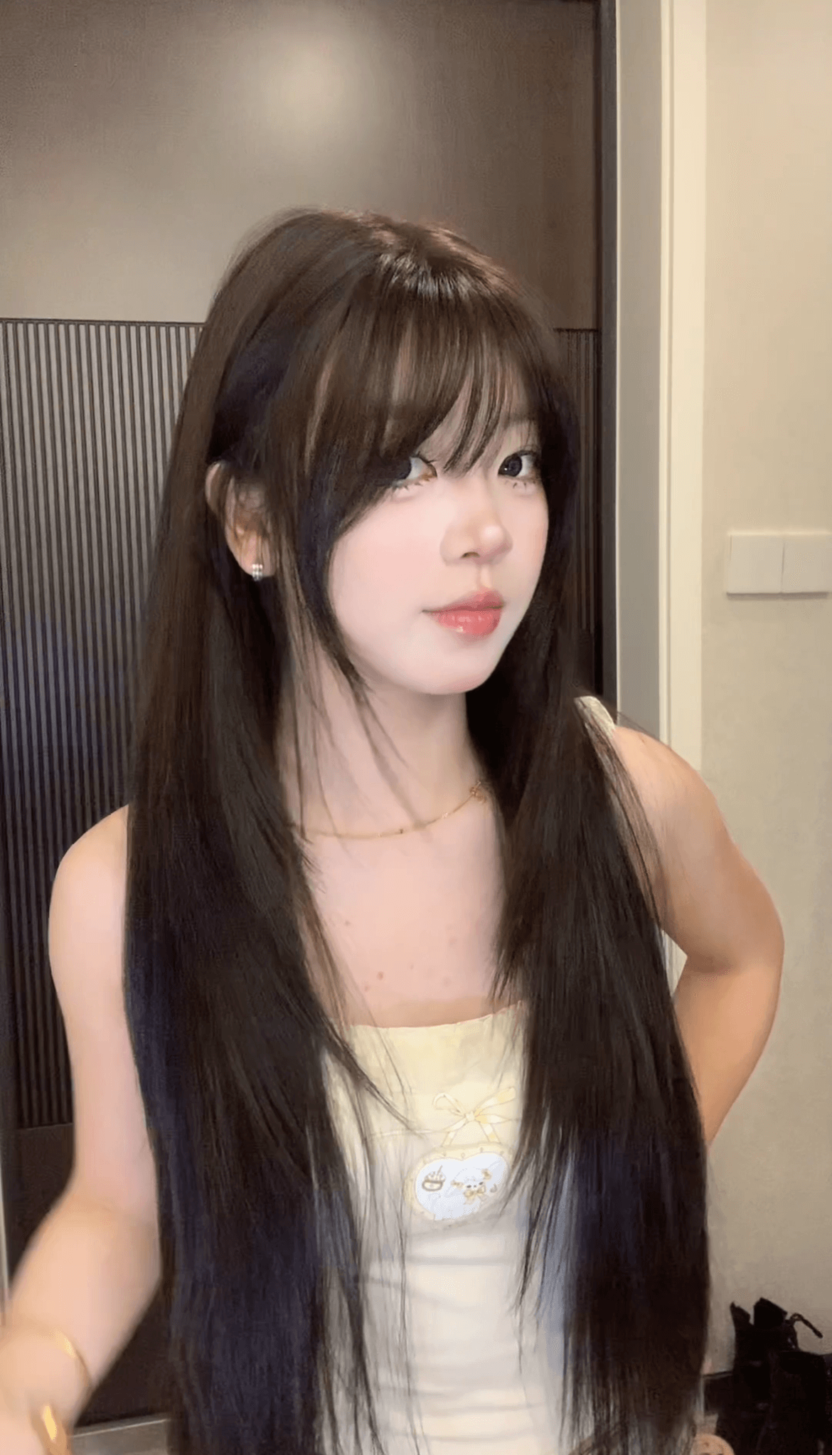 Whisper Layered Long Straight Wig – Refined Sideburns, Natural & Breathable, Full Cap, 60–70cm