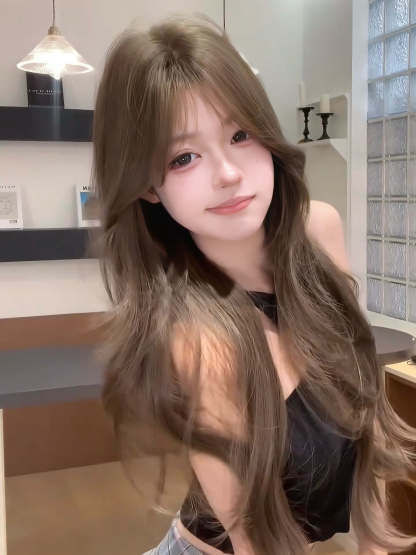 Mocha Waves 🤎 Long Wavy Wig – Light Brown Middle-Part, Face-Framing Curls, Breathable Full Cap, 65–75cm