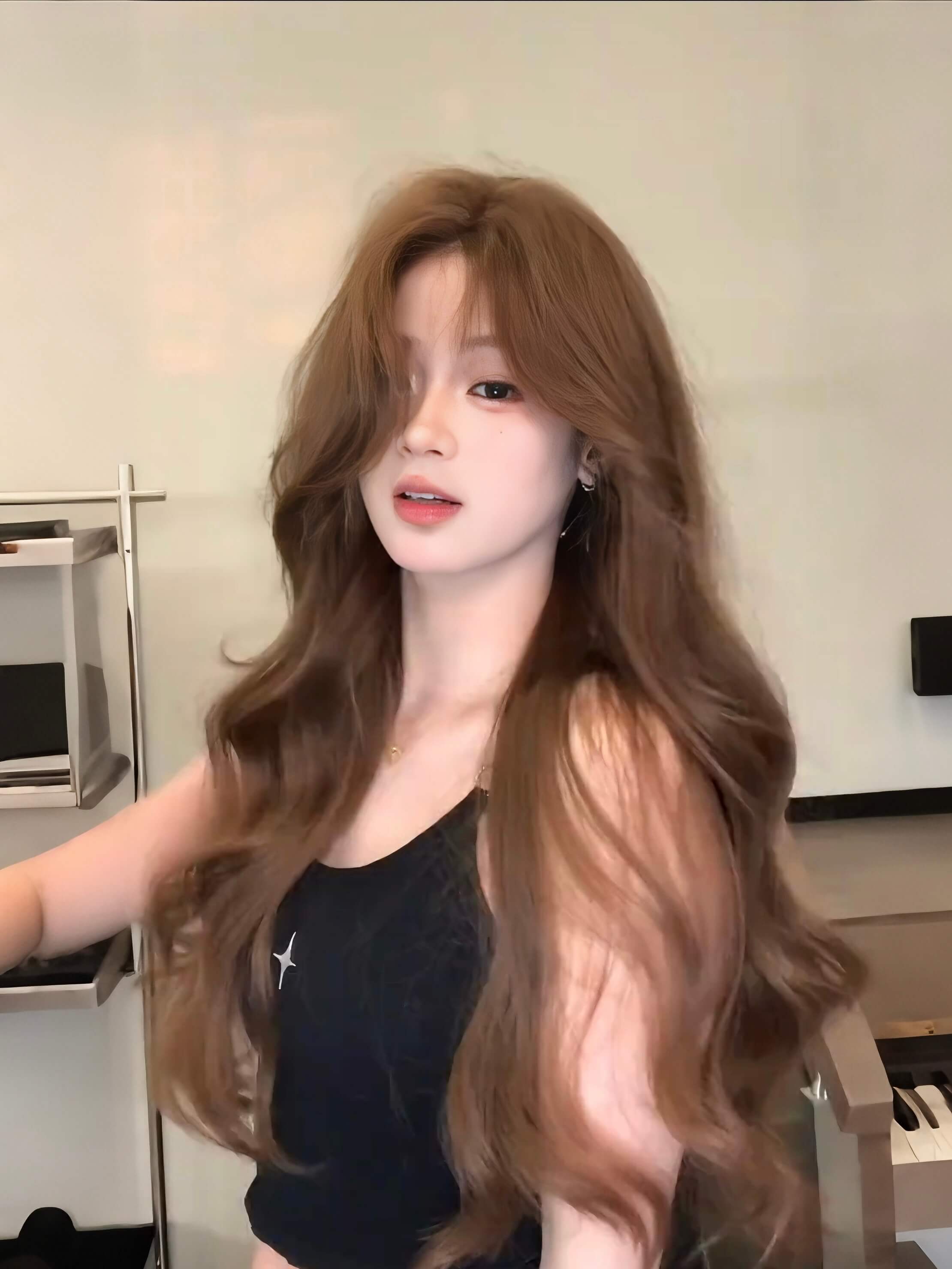 Cookie 🍪 Middle-Part Brown Wavy Wig – Natural & Silky, Full Cap, 65–75 cm