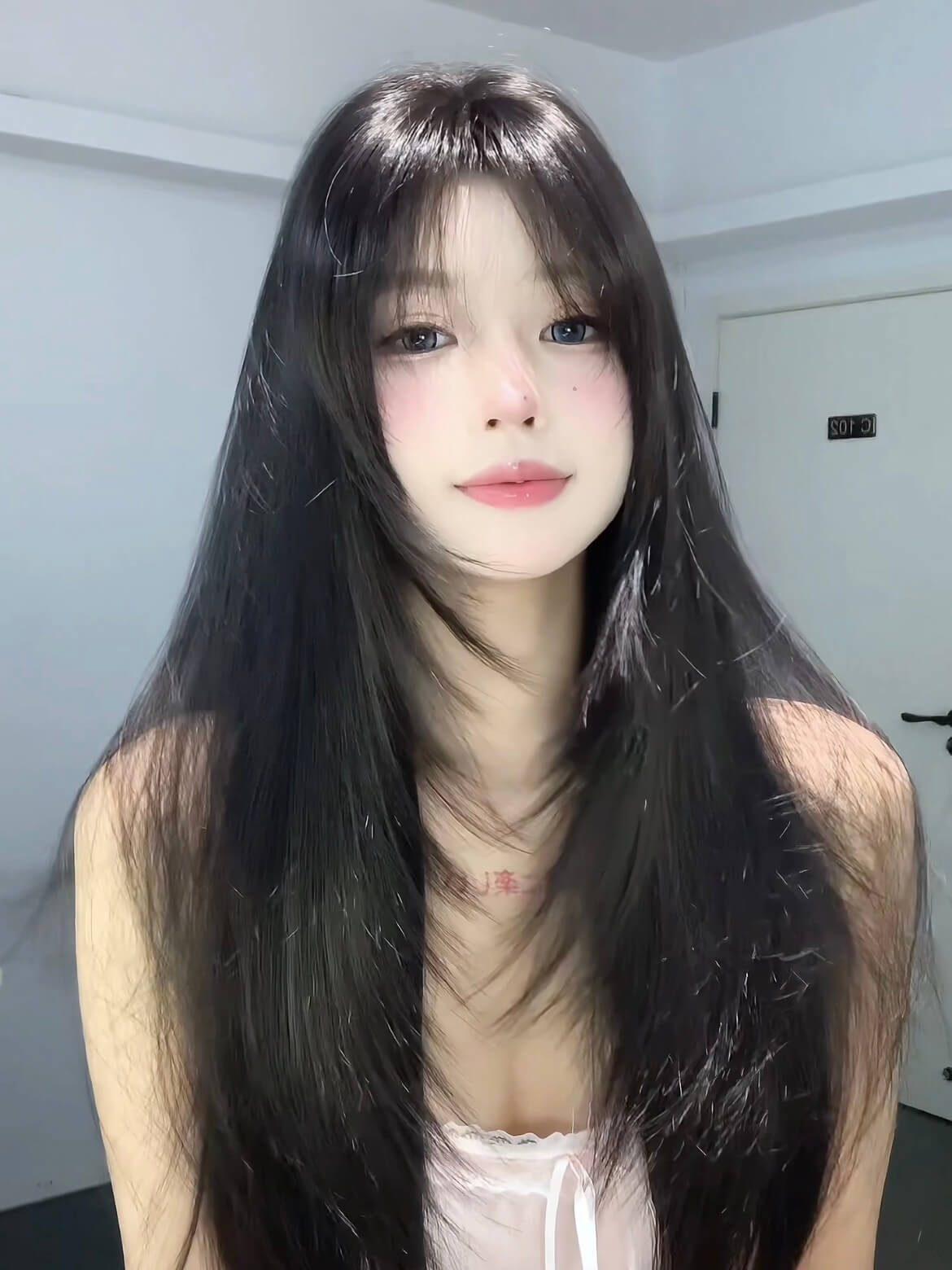 Whisper Layered Long Straight Wig – Refined Sideburns, Natural & Breathable, Full Cap, 60–70cm