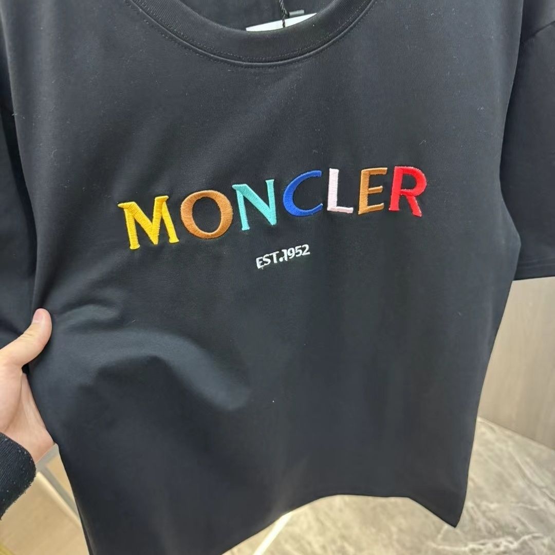 【Moncler 】（モンクレール）男女兼用、ご好評に付き再入荷！