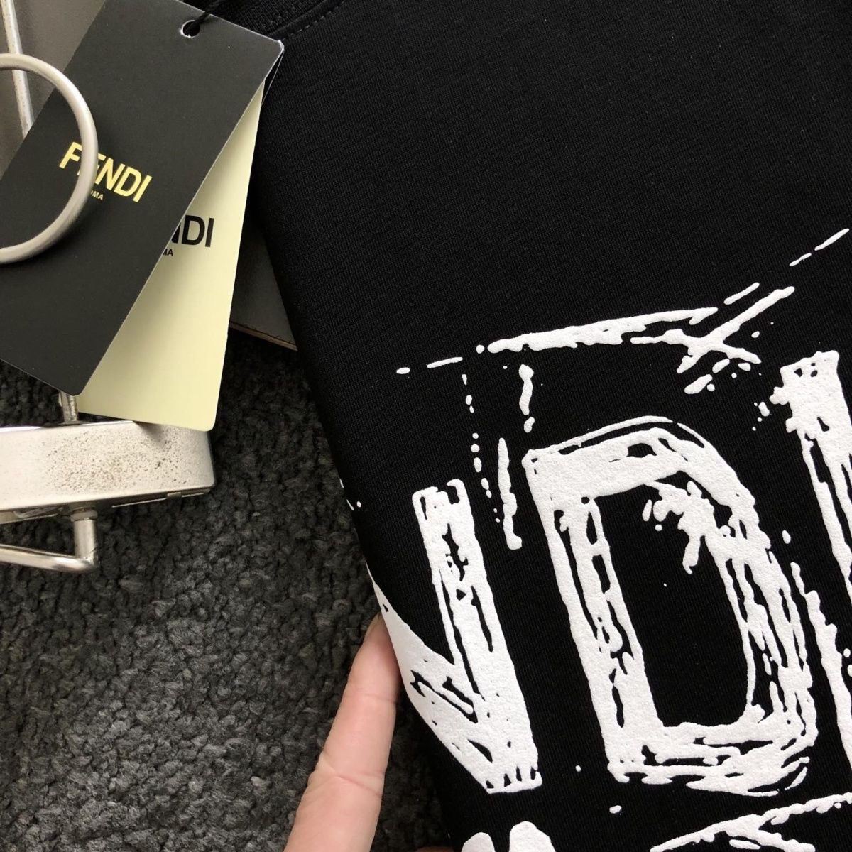 【FENDI公式旗艦店】 Tシャツ ご好評に付き再入荷！