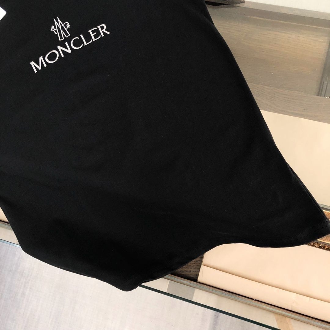 【Moncler 】（モンクレール）男女兼用、ご好評に付き再入荷！