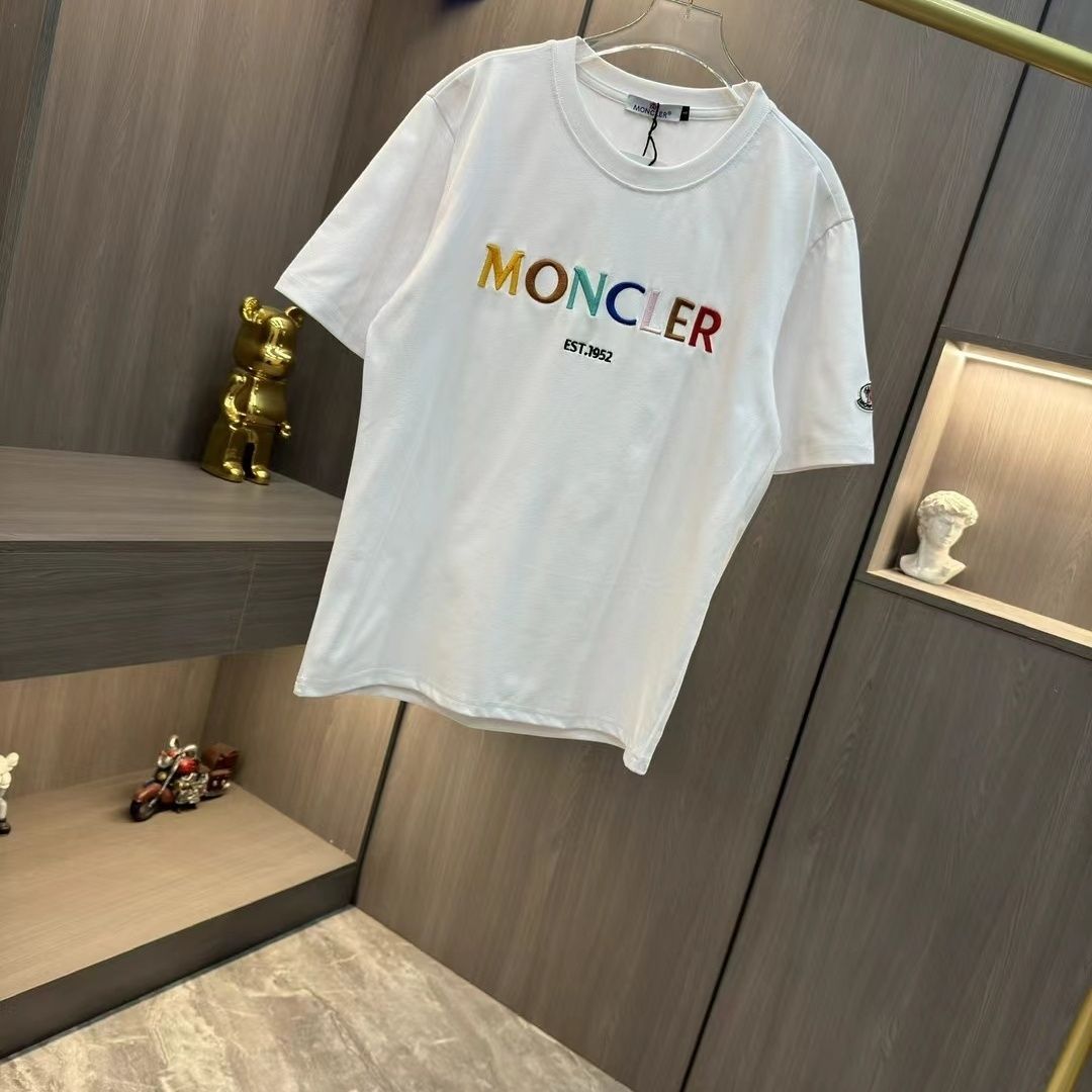 【Moncler 】（モンクレール）男女兼用、ご好評に付き再入荷！