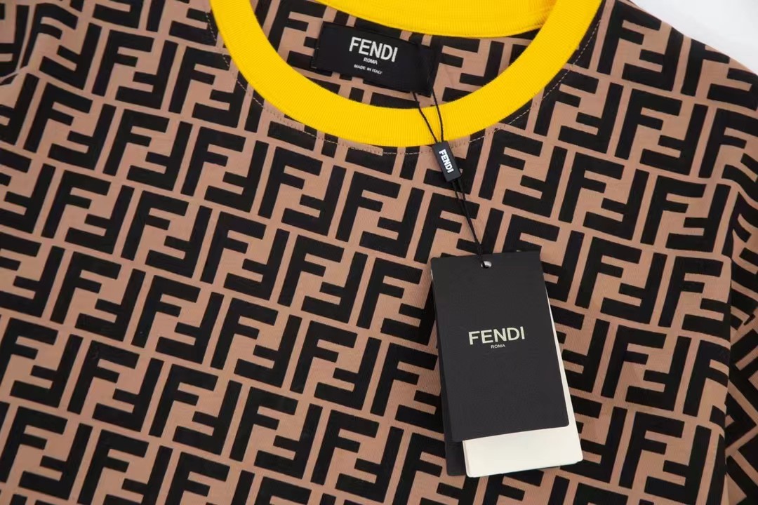 【FENDI】（フェンディ）【在庫あり】【即日出荷】半袖 男女兼用